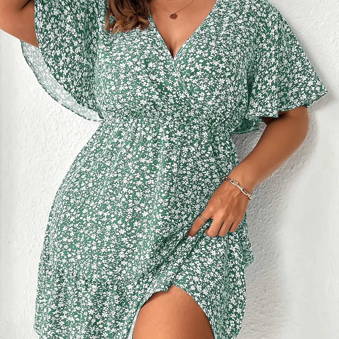 

Plus Size Floral Print Ruffle Hem Dress, Vacation Style Flutter Sleeve V Neck Dress For Spring & Summer, Women's Plus Size Clothing