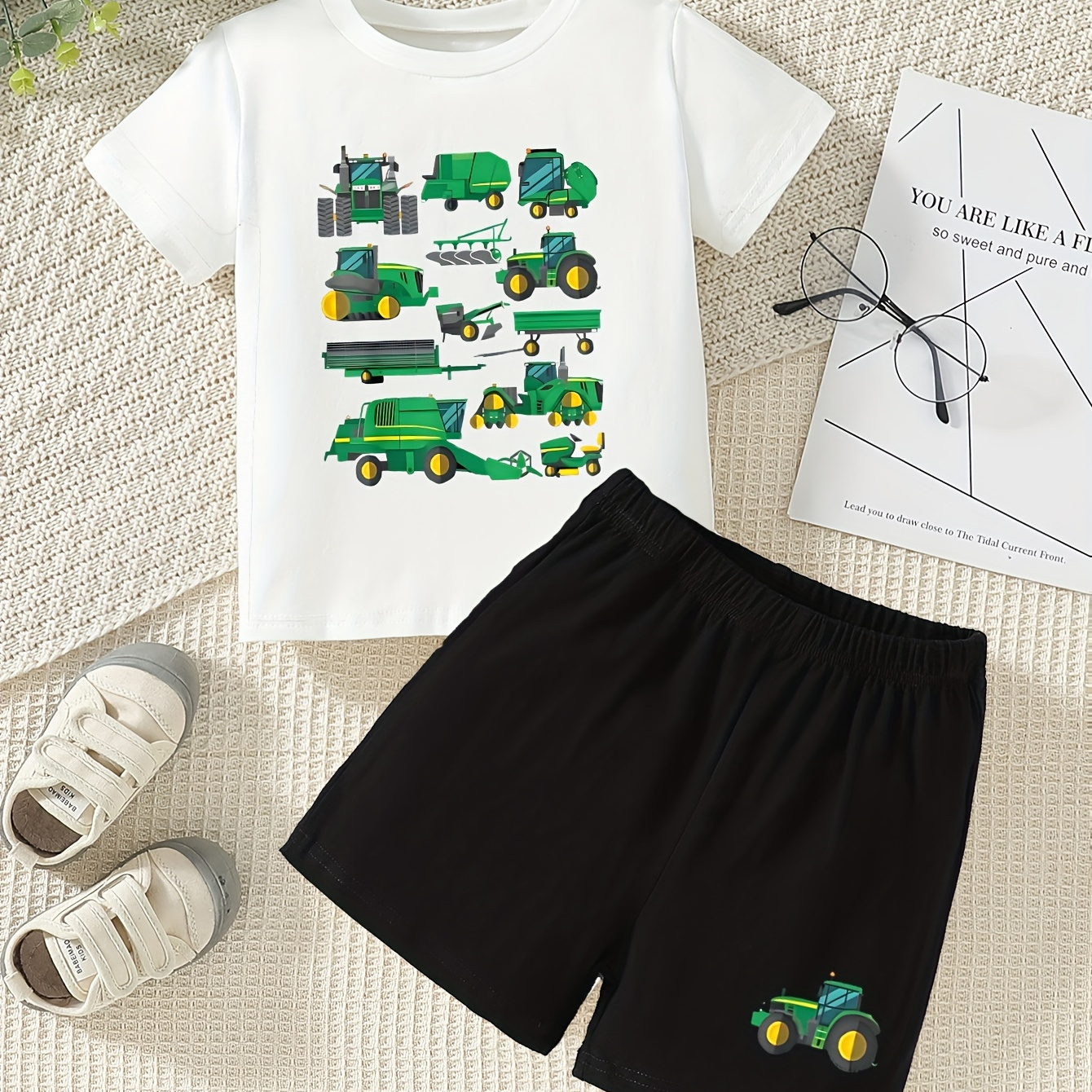 

2pcs Tractors Illustrations Print Casual Short Sleeve T-shirt & Shorts Set For Boys, Cool Comfortable Trendy Versatile Boys Summer Outfits Clothes