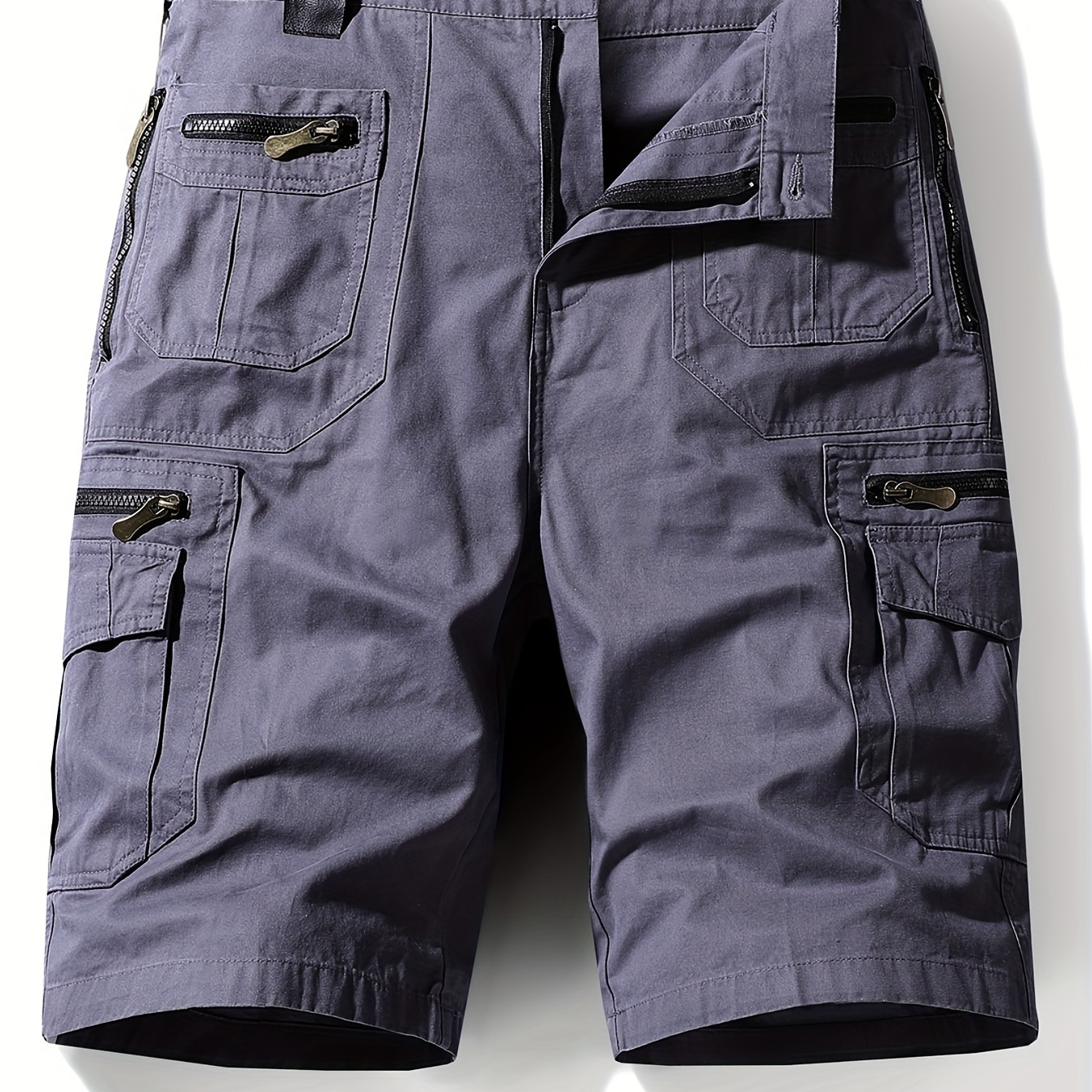 

Shorts with practical pockets for men, perfect for outdoor activities during the summer season.