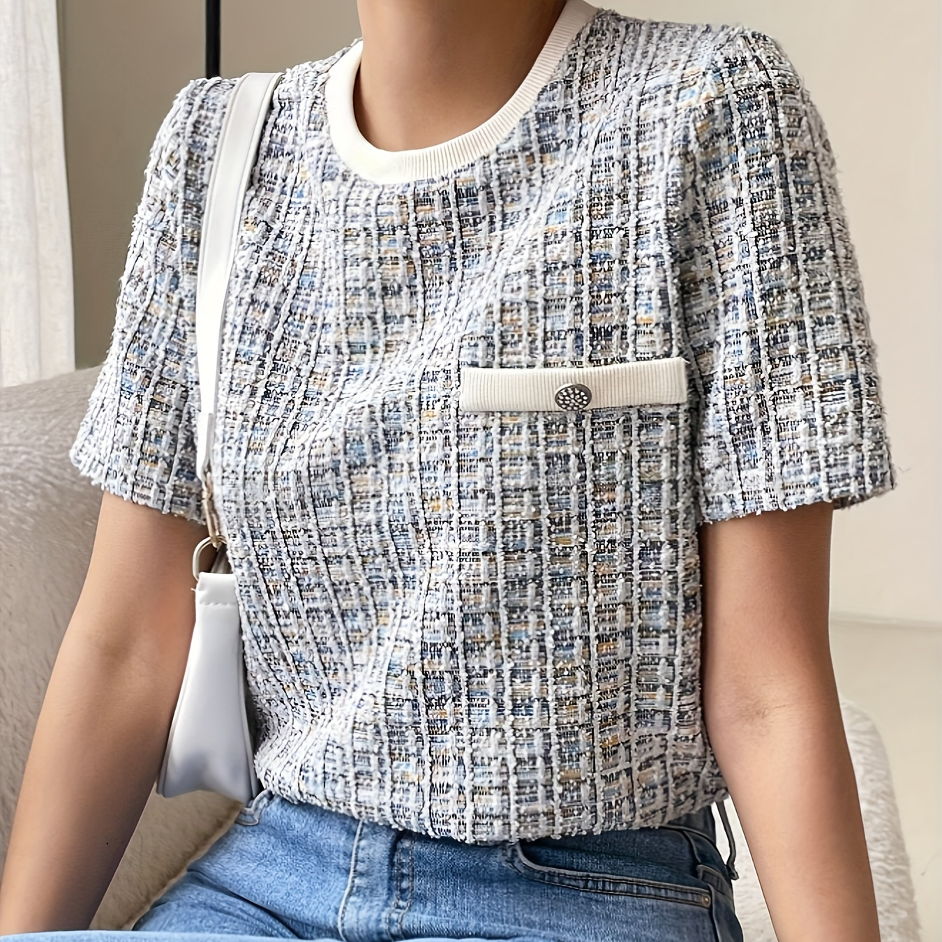 

1pc Elegant Chic Textured Tweed Women's T-shirt With Pocket Detail And Button Accent, Polyester Knit Fabric, Round Neck, Short Sleeve, Regular Length For Spring/summer/autumn