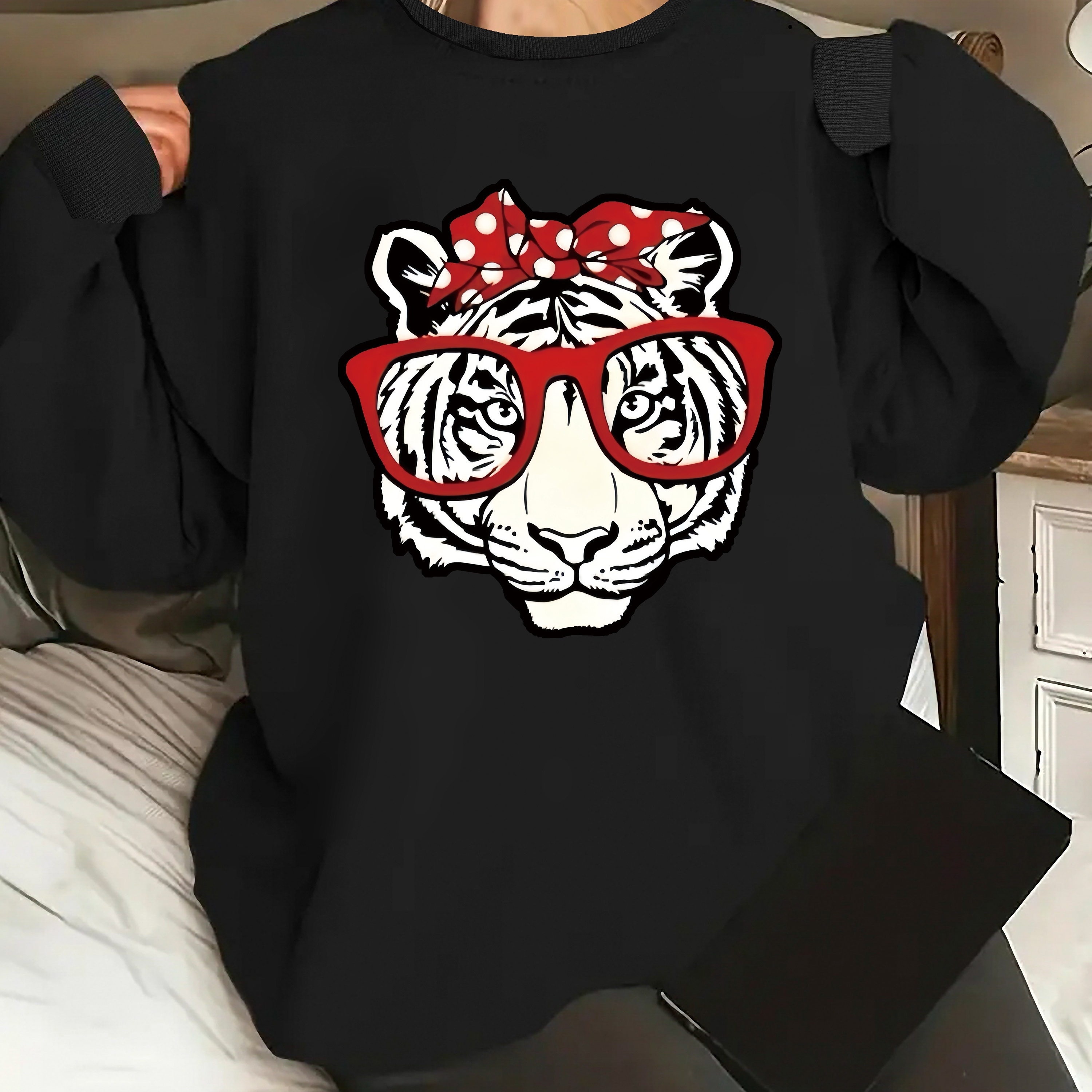 

Tiger Print Pullover Sweatshirt, Casual Long Sleeve Crew Neck Sweatshirt For Fall & Winter, Women's Clothing