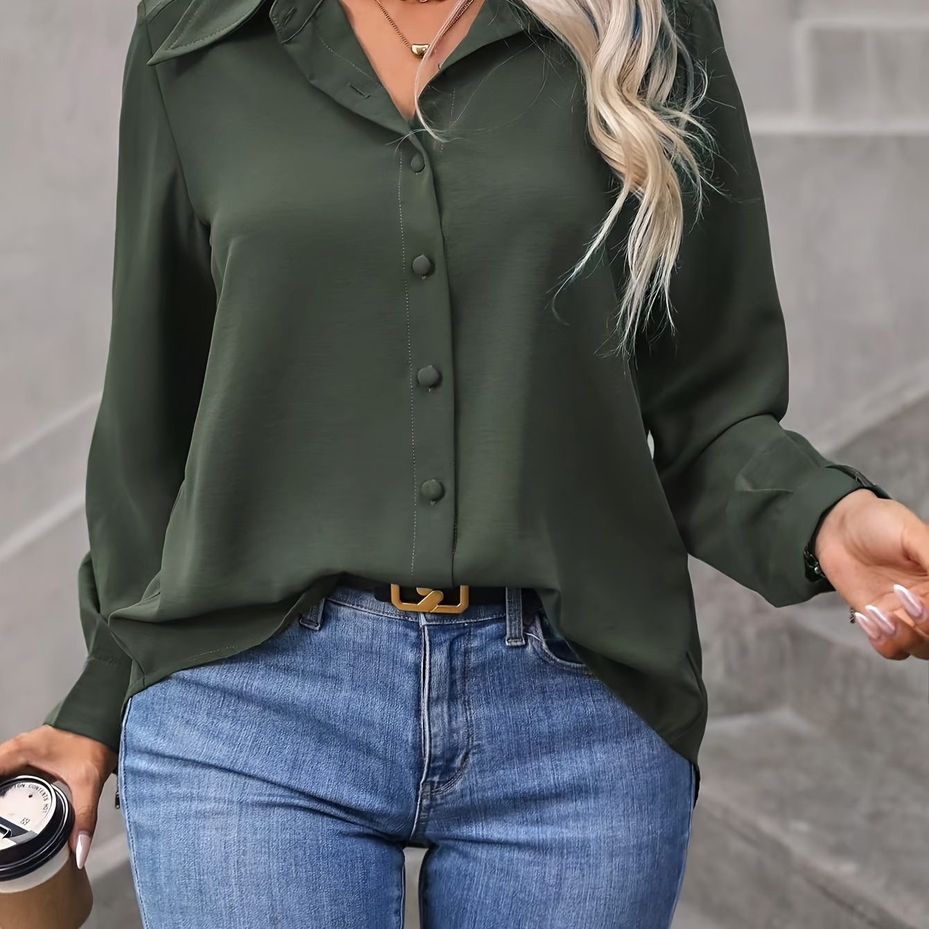 

Chemise Chic Grande Taille à Manches Longues pour Femme - Couleur Unie, Boutonnée avec Col Rabattable, Mélange de Polyester Extensible, Lavable en Machine