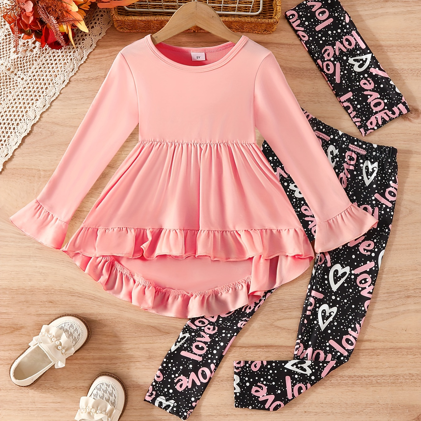 

Girl's Suit, New Fashion Ruffle Trim Top & Full Print Love Heart Bottoming Pants Two-piece Set For Spring And Autumn