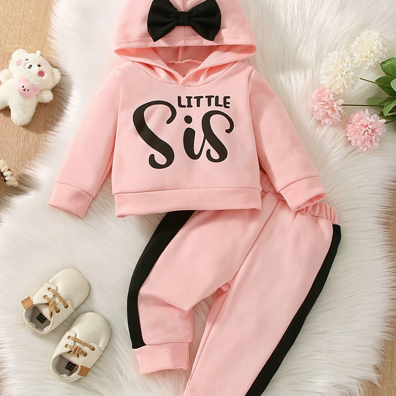 

2pcs Baby Cute Sweatsuit - Hooded Letter Graphic Pullover & Stitching Side Sweatshirt Pants Set