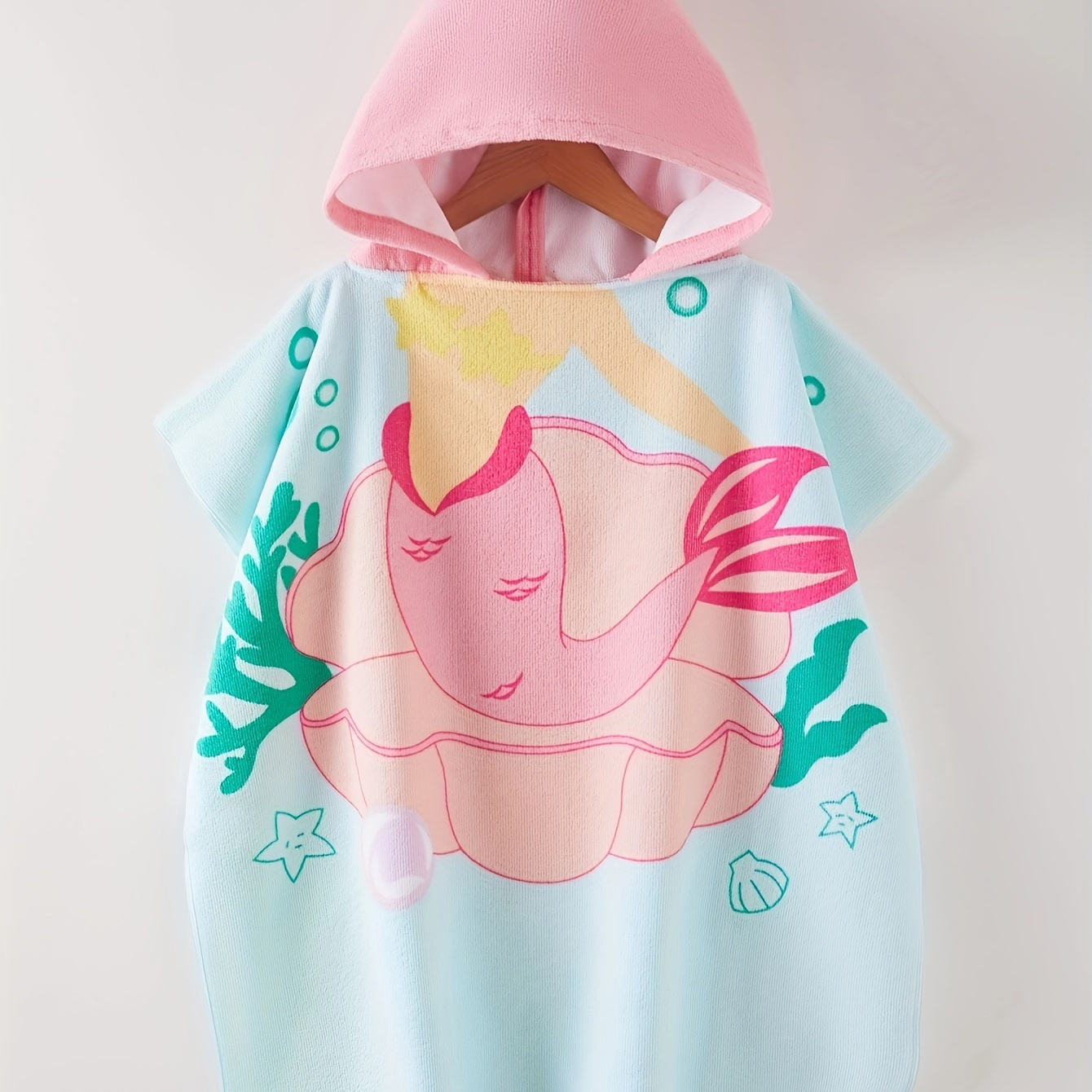 

Little Girls One-piece Style Casual Cloak Bath Towel, A Cape Towel With A Hood, A Baby Hooded Towel With Water Absorption, And A Cartoon Printed Beach Bathrobe.
