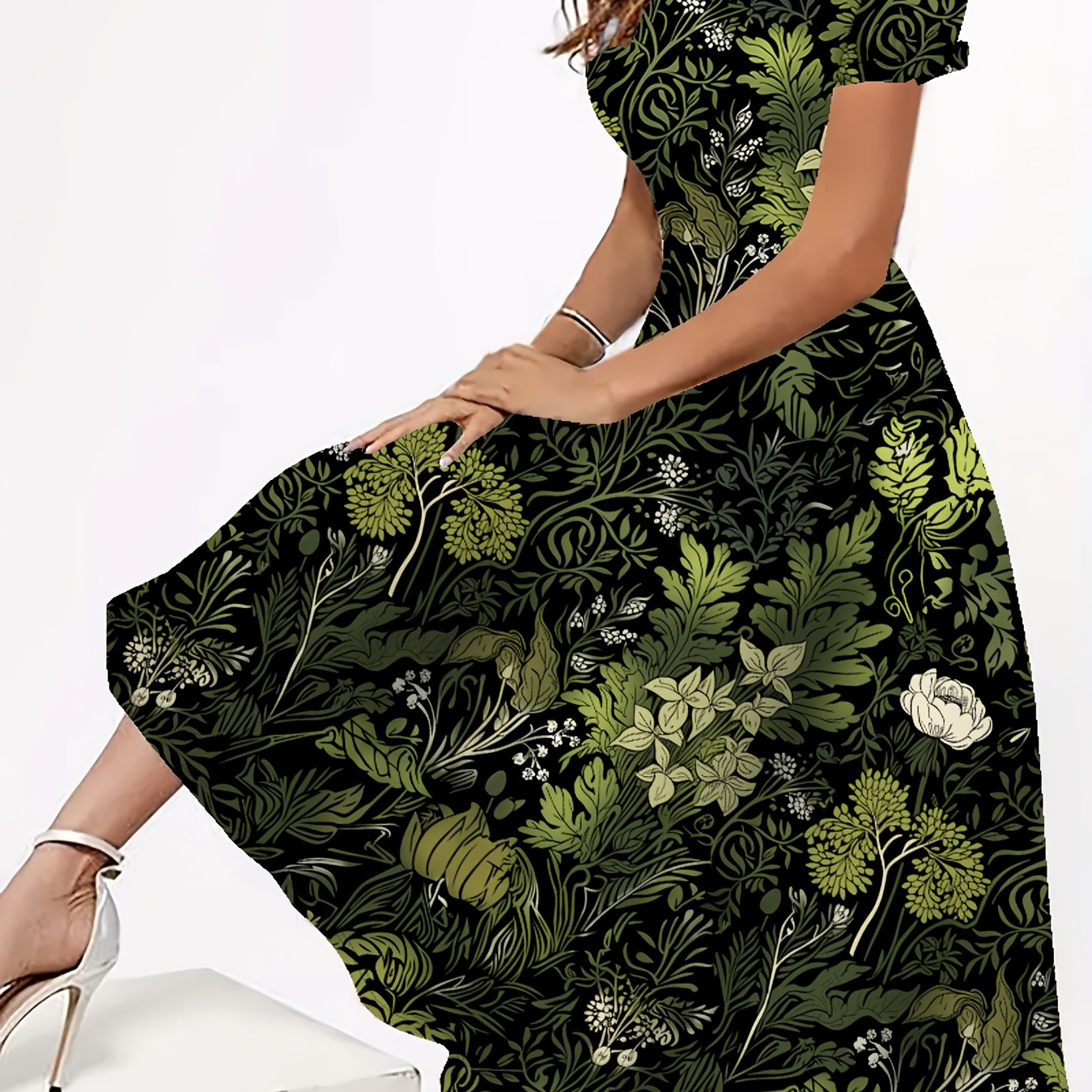 

Plus Size Elegant Floral Print Dress - Chic Round Neck Short Sleeve Maxi With Teal & Black Flowers, Stretchy Polyester , Machine Washable For Spring & Fall, Women's Plus Size Fashion