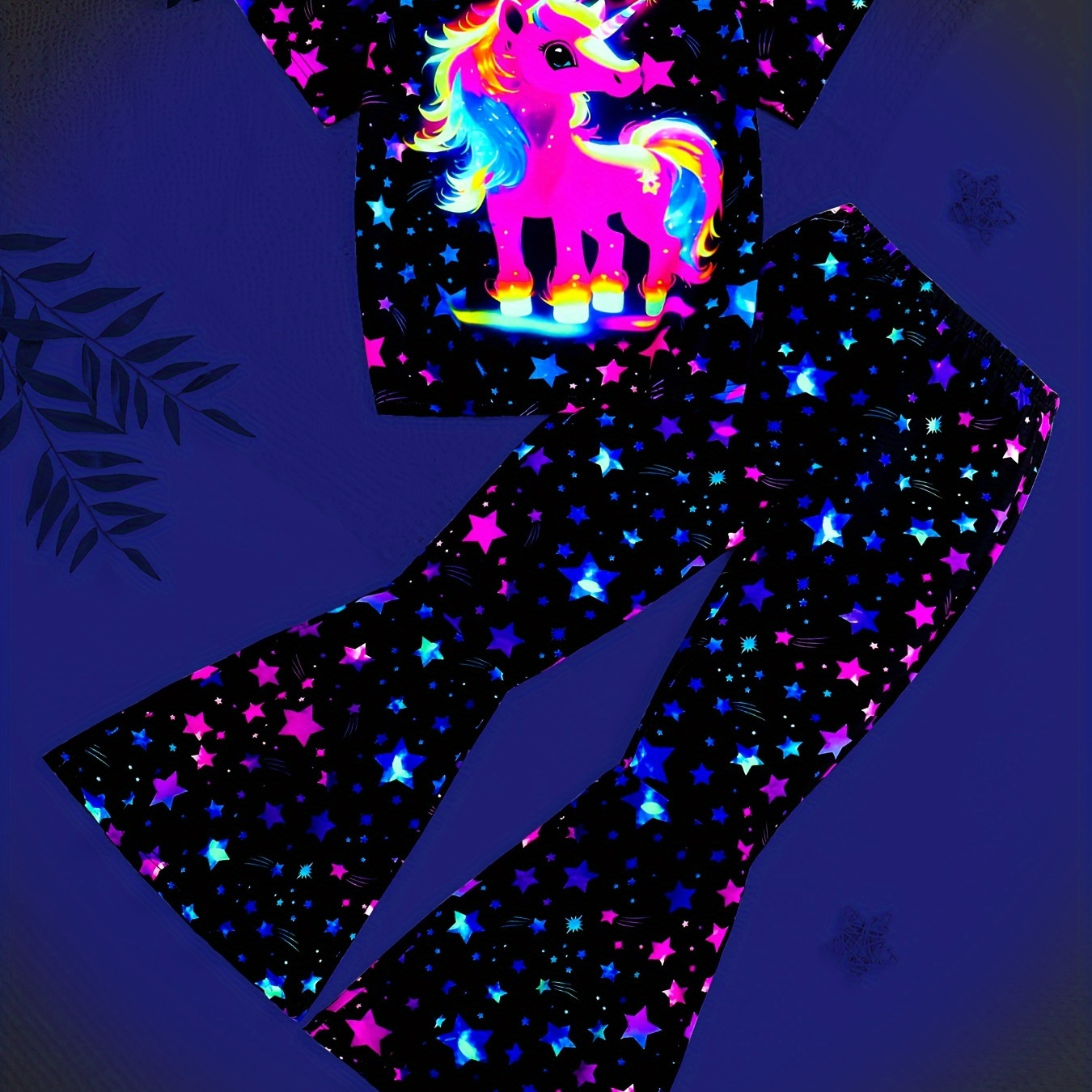 

Luminous Print Girls 2pcs, Unicorn Pattern T-shirt + Bell Bottom Trousers Holiday Party Set
