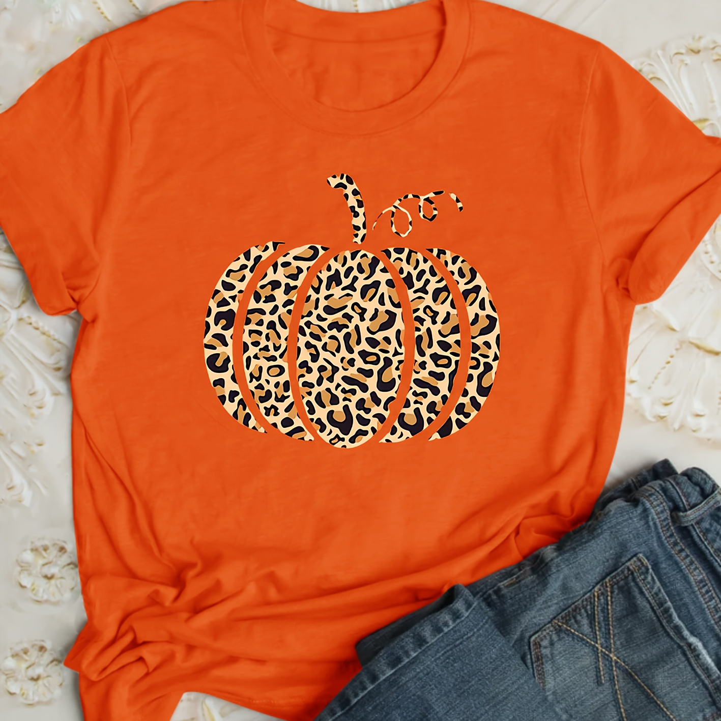 

Women's Casual Short Sleeve Round Neck T-shirt, Vintage Halloween Leopard Pumpkin Print, Fashion Sporty Tee Top, Relaxed Fit