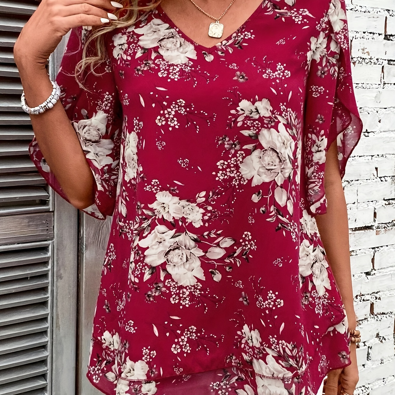 

Blouse à manches pétales à motif floral grande taille, élégante blouse à col en V pour le printemps et l'été, vêtements grande taille pour femmes