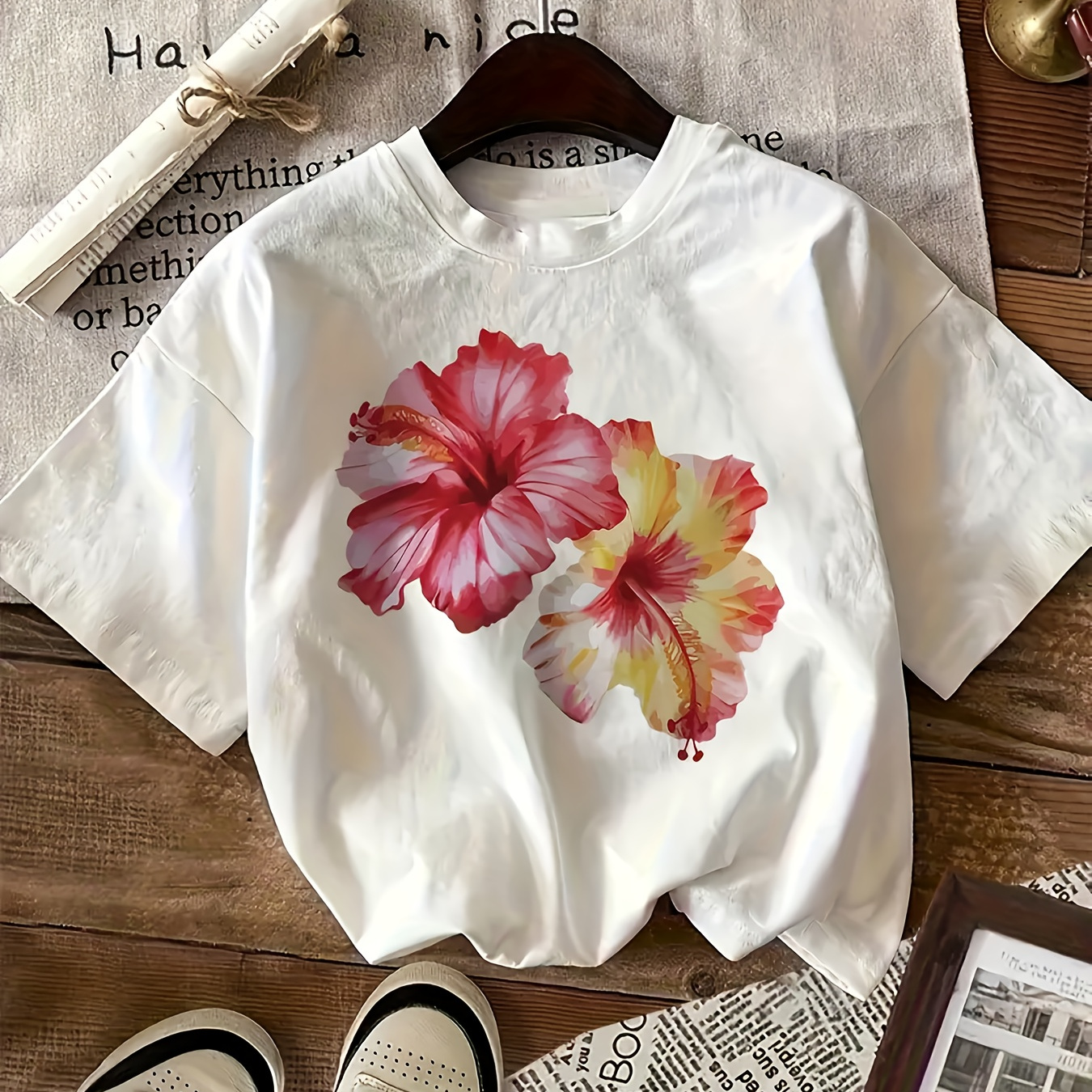 

Women' Floral Print T-shirt, Short Sleeve, Knit Fabric, Polyester, Round Neck, Regular Fit, Summer Fashion Top