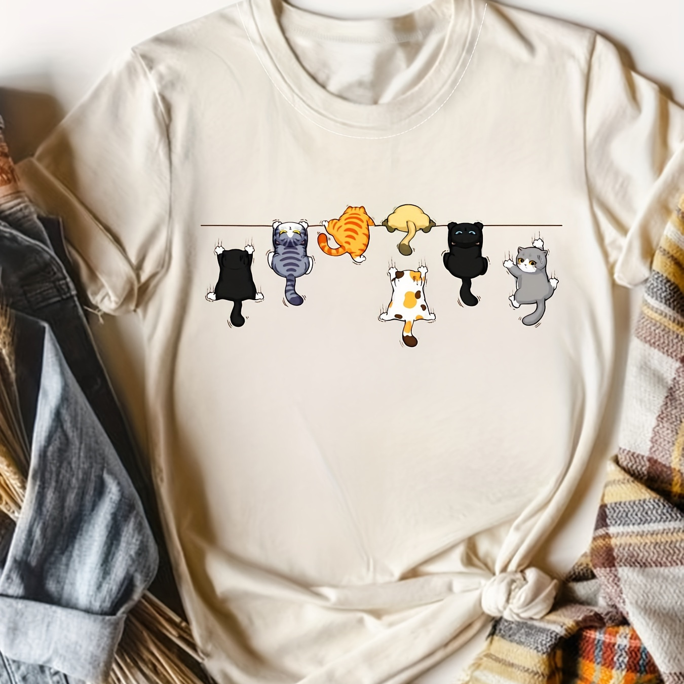 

T-shirt décontractée pour femme au col rond avec de chat dessin , tee-shirt en polyester mélangé à manches courtes en tissu tricoté, haut à ajustement régulier pour toutes les