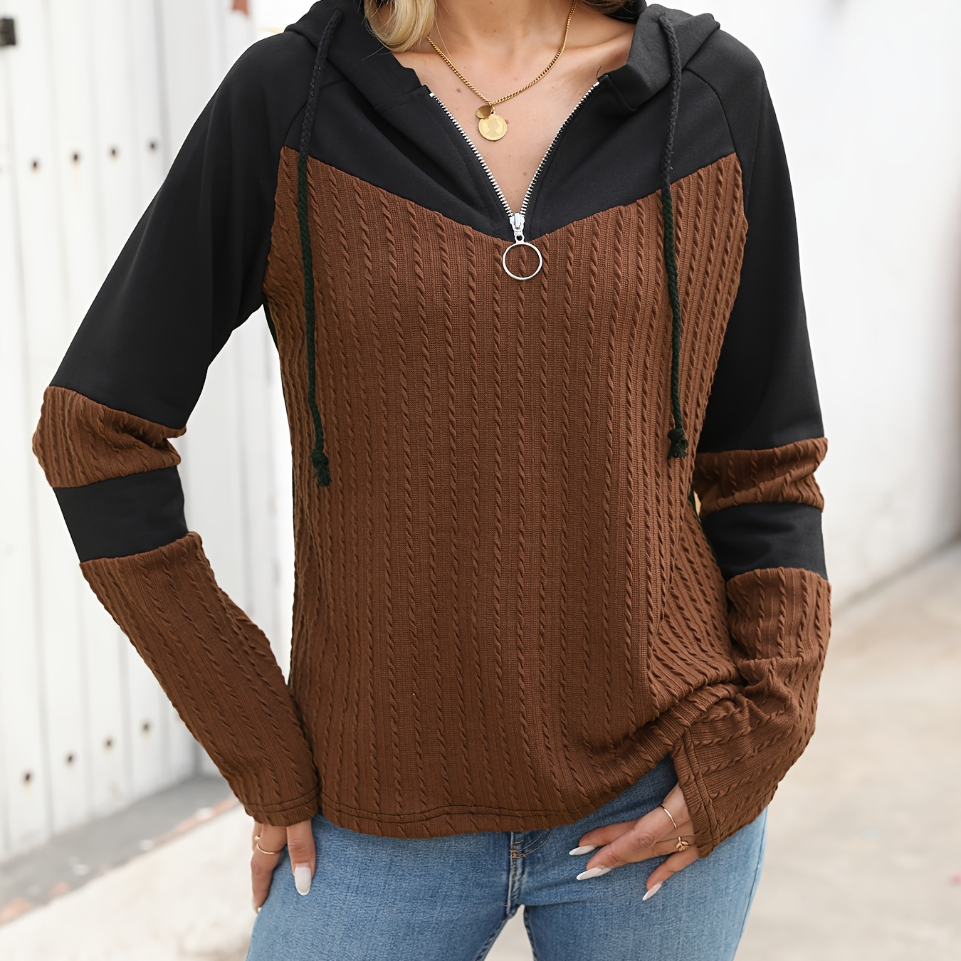 

Sweat à Capuche Élégant pour Femme avec de Couleur et Fermeture Éclair - Manches Longues, Haut Chic pour Automne/Hiver avec Détail en , Lavable en Machine