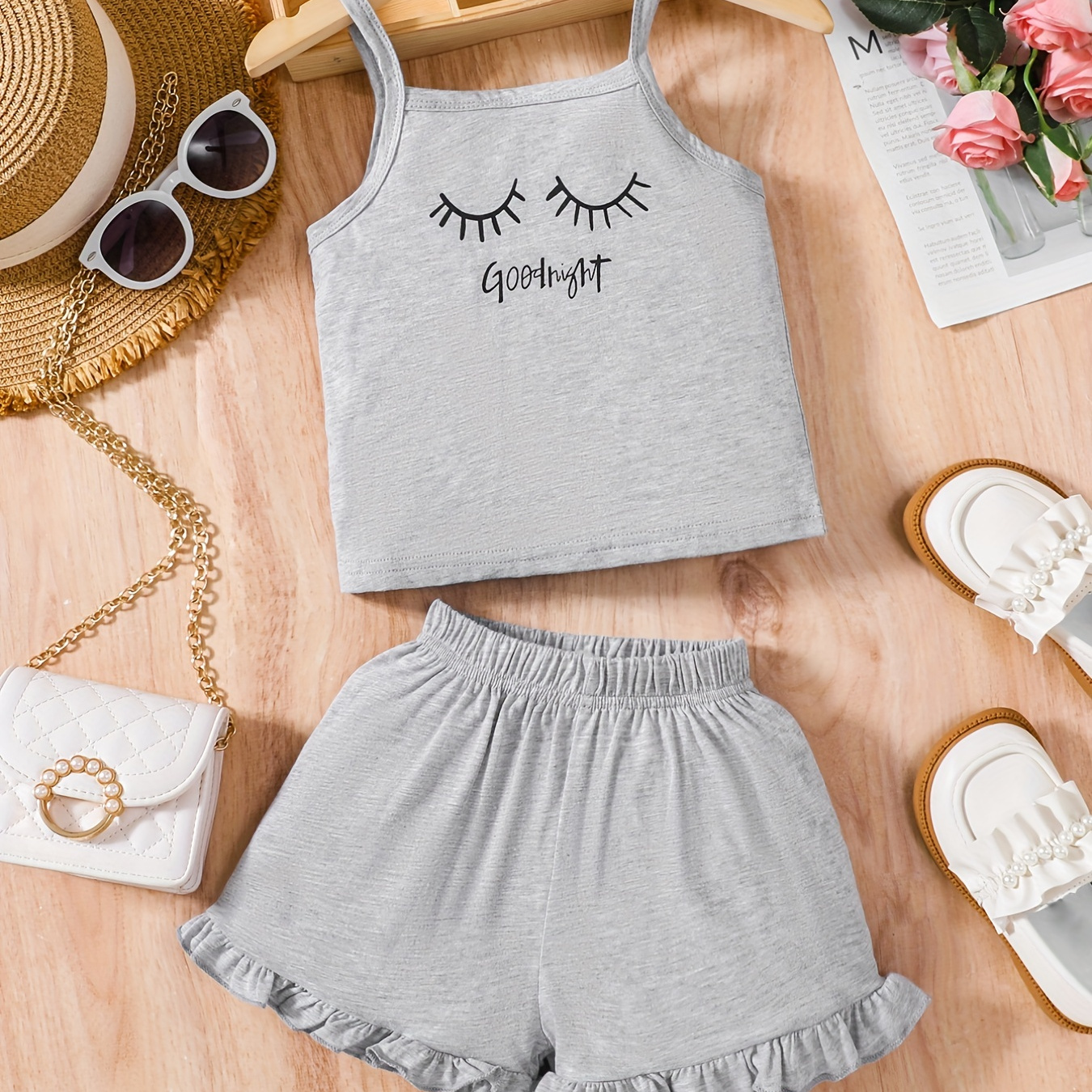 

Girls Comfortable Outfit Eyelash Graphic Cami Top & Elastic Waist Hem Shorts Set