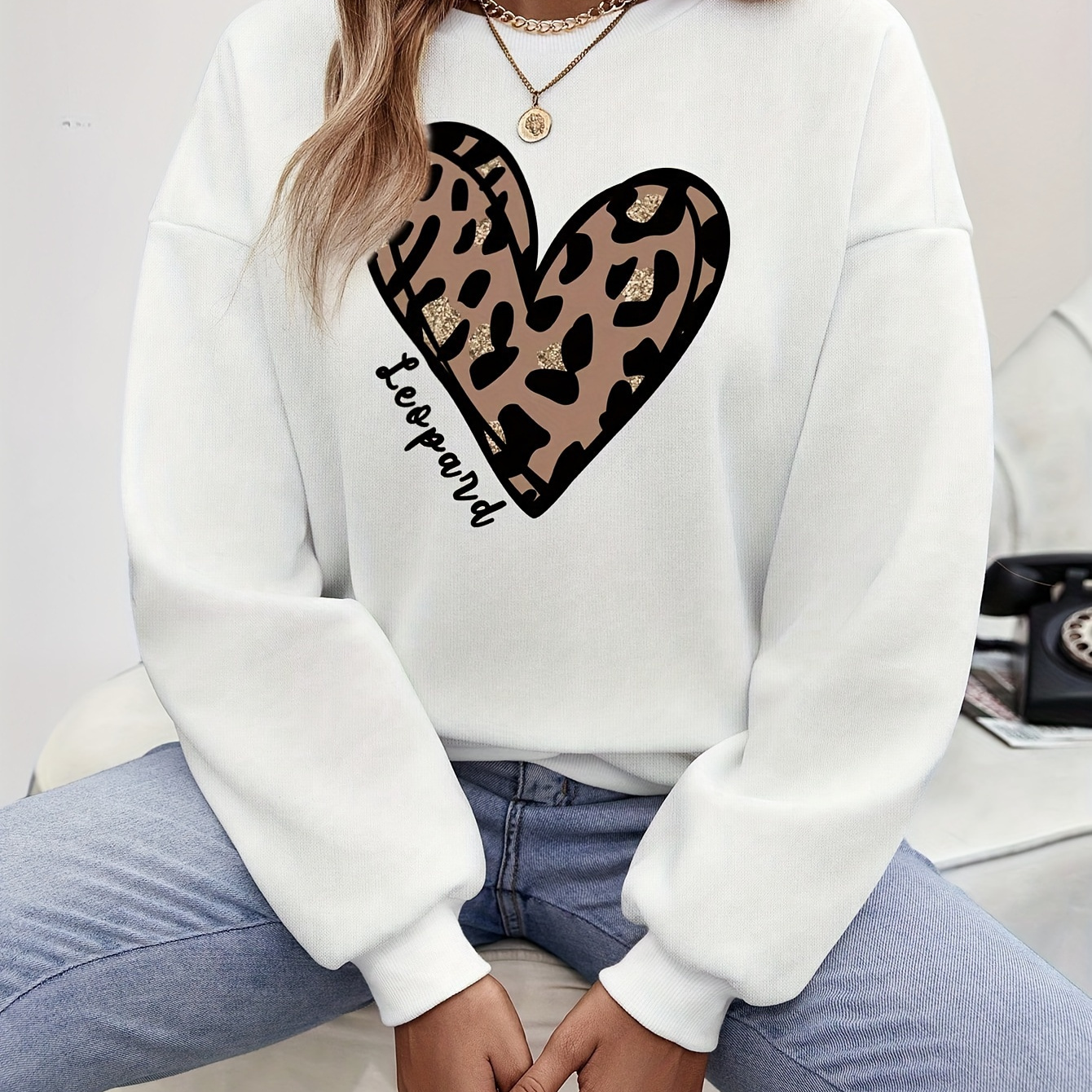 

Leopard Heart Print Pullover Sweatshirt, Casual Long Sleeve Crew Neck Sweatshirt For Fall & Winter, Women's Clothing