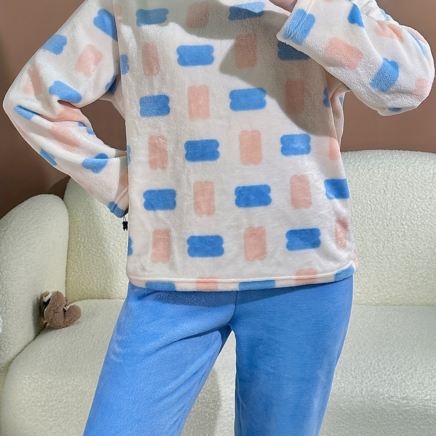 

Cozy Fleece-lined Women's Pajama Set - Geometric Print, Long Sleeve & Pants, Round Neck - Fall/winter