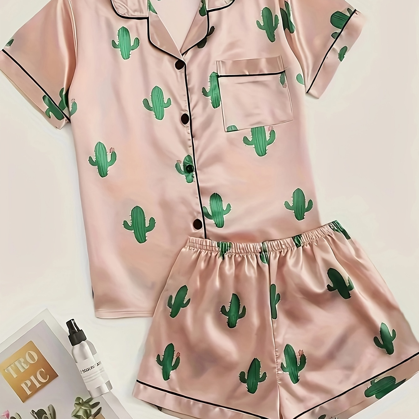 

Women's Pajama Set With Short Sleeves And Shorts, Printed Plants And Flowers, Open Collar Sweet Women's Set