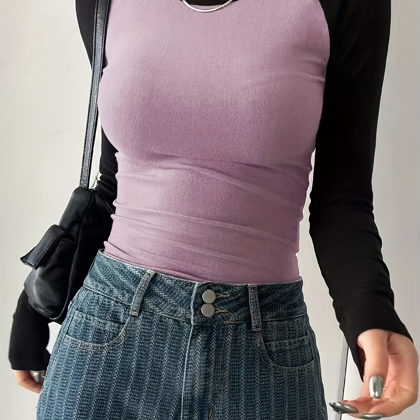 

Women's Fitted Long-sleeve T-shirt With Shoulder Color Blocking For Spring And Summer.