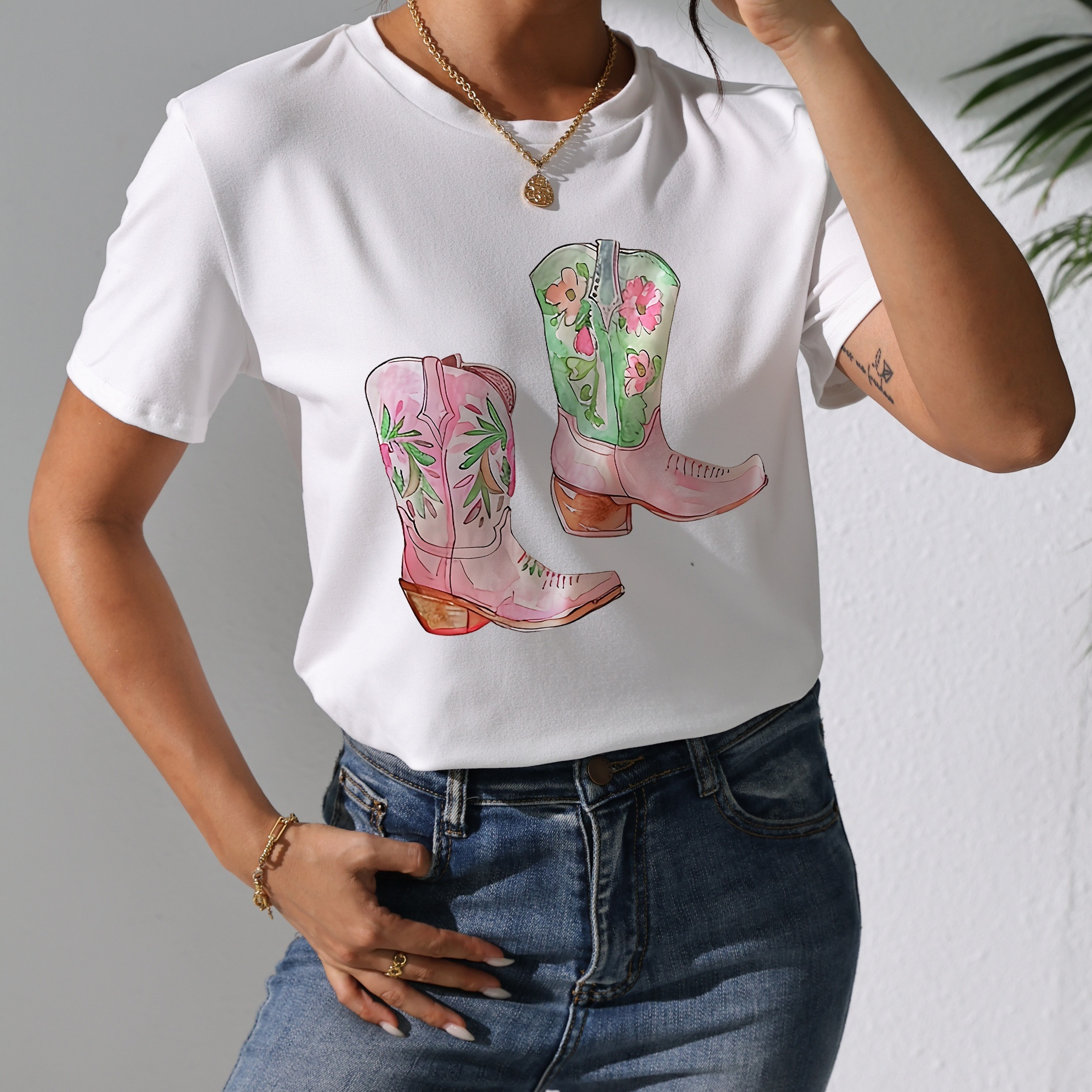 

Boots Print T-shirt, Short Sleeve Crew Neck Casual Top For Summer & Spring, Women's Clothing
