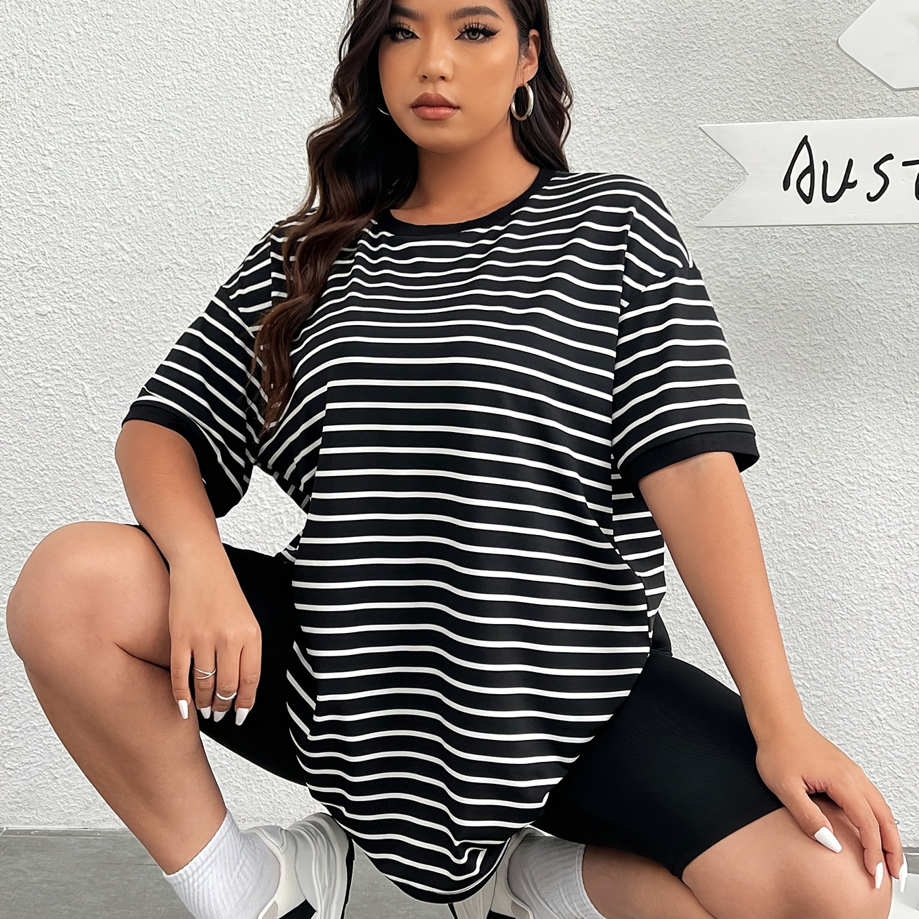 

Plus Size Striped Drop Shoulder T-shirt, Elegant Short Sleeve Crew Neck Top For Spring & Summer, Women's Plus Size Clothing