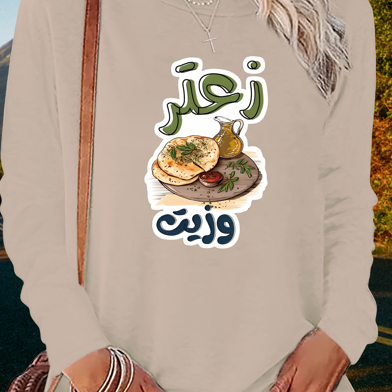 

Chic Arabic-inspired Graphic Long Sleeve T-shirt For Women - Casual Crew Neck, Polyester Top