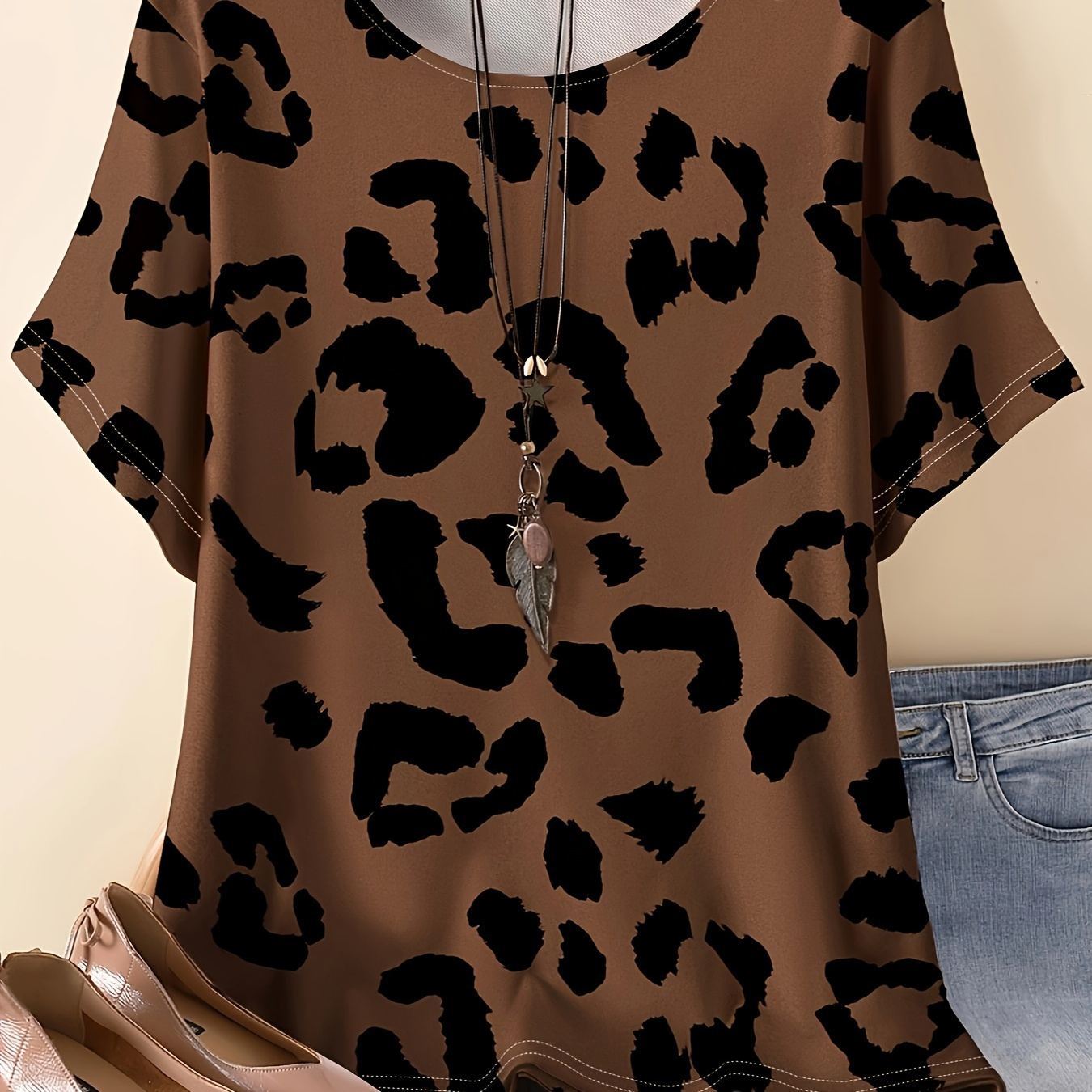 

Plus Size Leopard Print T-shirt, Casual Crew Neck Short Sleeve T-shirt, Women's Plus Size clothing