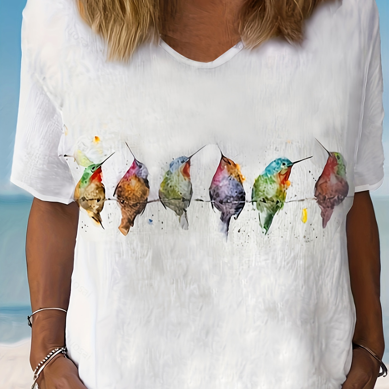 

Plus Size Colorful Bird Print T-shirt, Casual Short Sleeve V Neck Top For Spring & Summer, Women's Plus Size Clothing