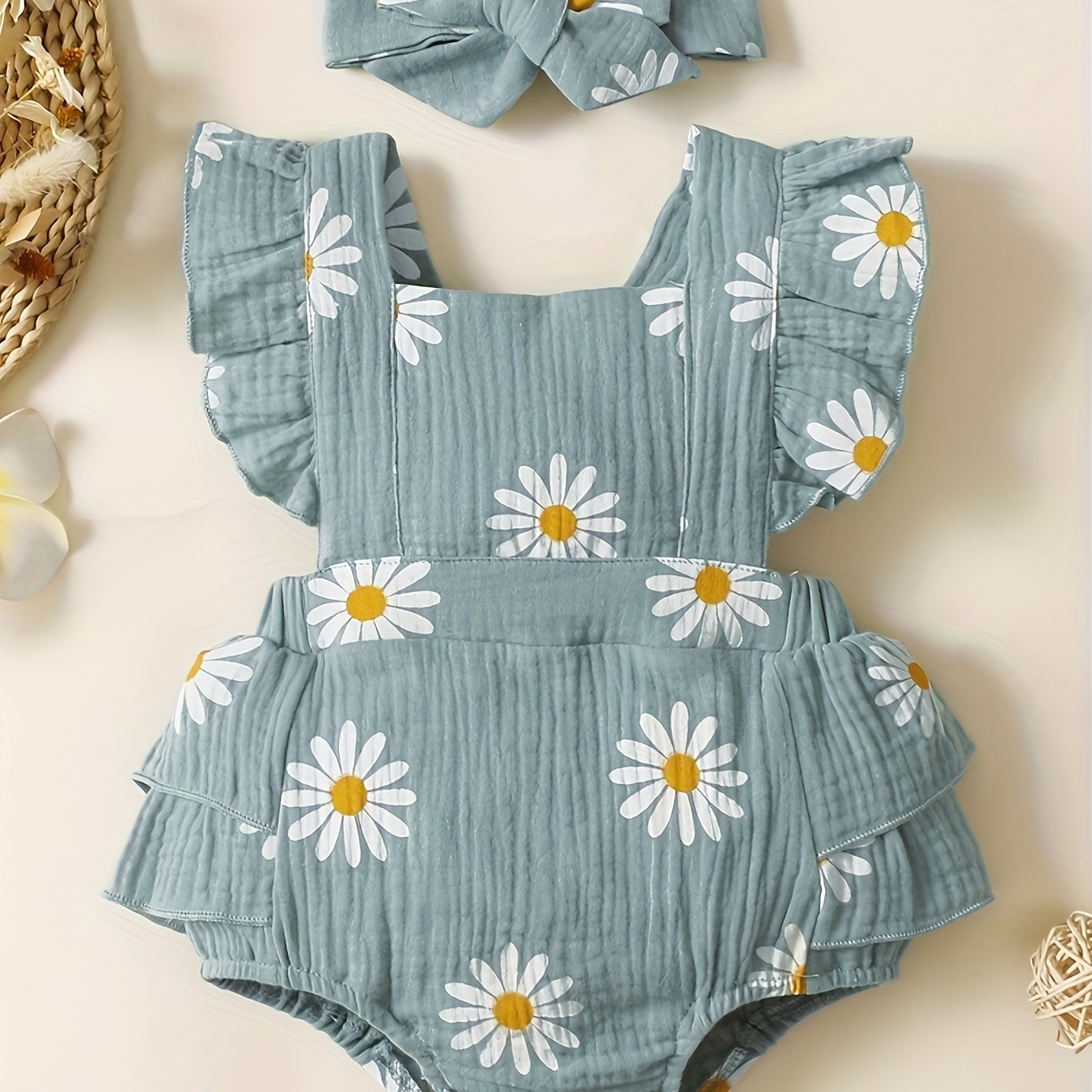 

Baby Girls Cute Pure Cotton Muslin Little Daisy Flying Sleeve Triangle Romper + Bandana Set