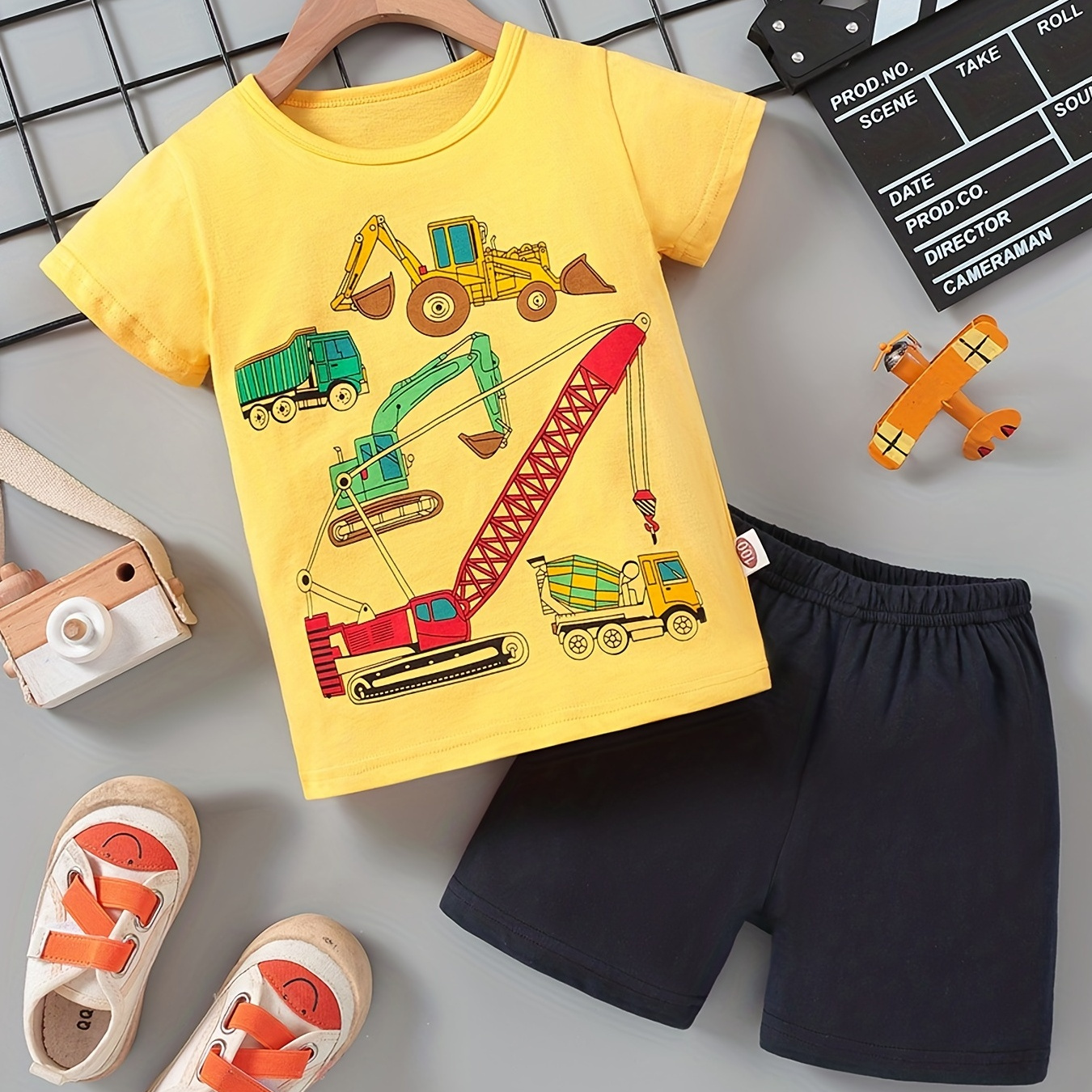 

Boys Cartoon Crane Excavator Bulldozer Concrete Mixer Truck Casual Outfit Round Neck T-shirt & Shorts Kids Summer Clothes Sets