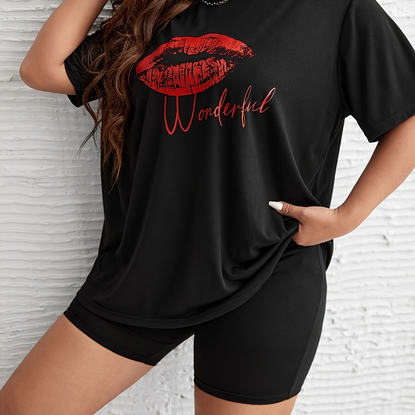 

Women's Plus Casual Pajamas Set, Plus Size Red Lip & Letter Print Short Sleeve Top & Shorts Home Wear 2 Piece Set