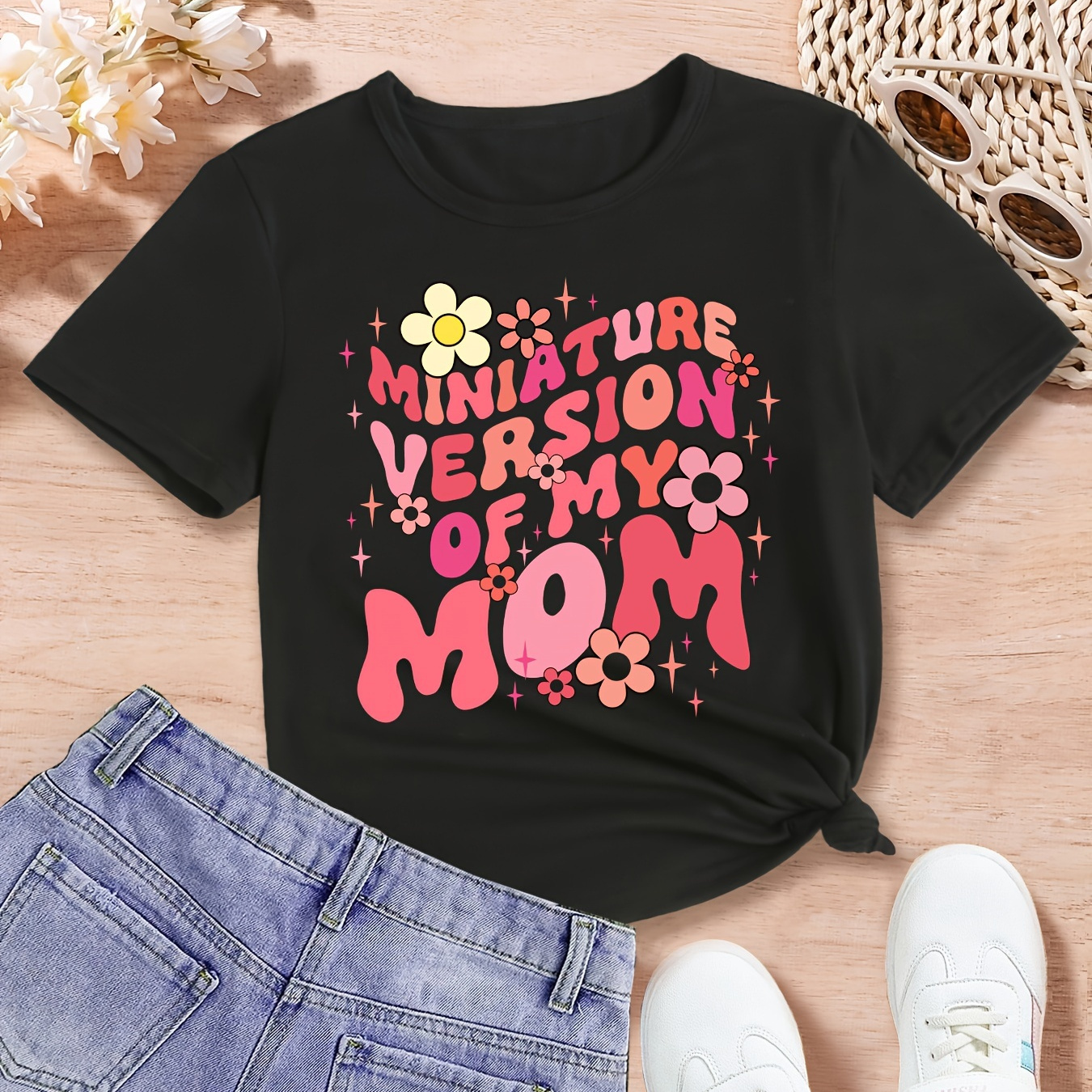 

Graffiti "miniature Version Of My Mom" With Flowers Graphic Print For Girls, Comfy And Fit T-shirt Top Pullover For Spring And Summer For Outdoor Activities