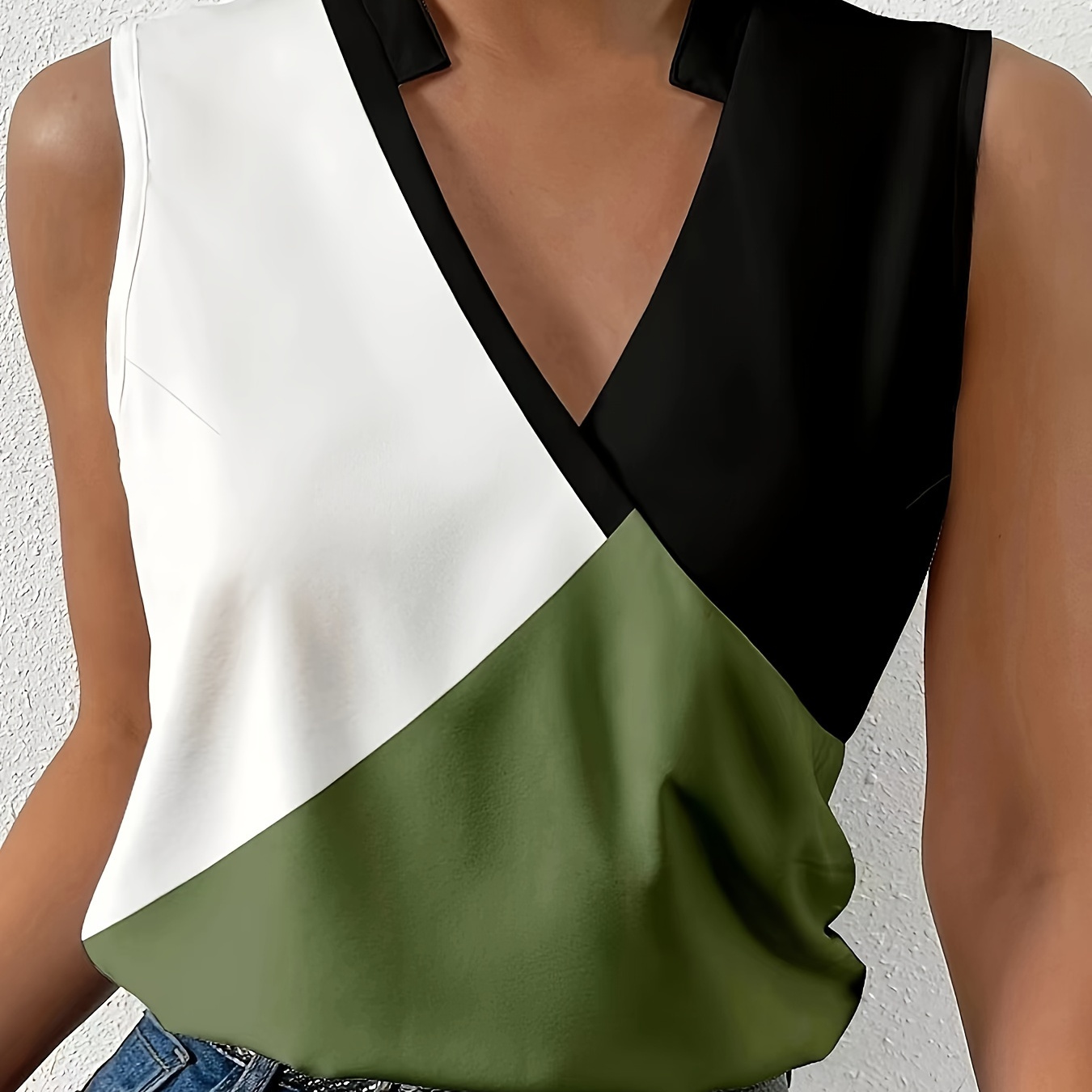 

Plus Size Color Block Notched Neck Tank Top, Elegant Sleeveless Top For Spring & Summer, Women's Plus Size Clothing