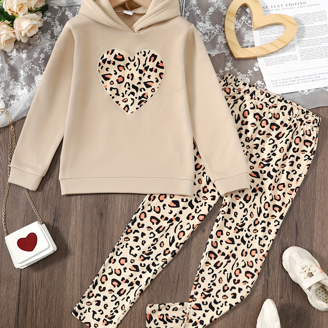 

Toddlers Girls 2-piece Set Solid Color Heart Pattern Long Sleeve Top+full Leopard Print Trousers Casual Clothes For Autumn & Winter