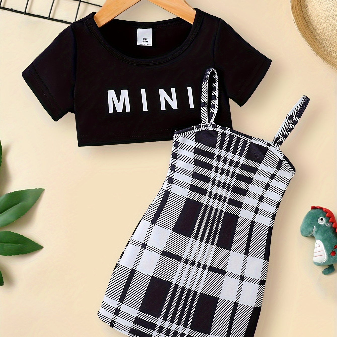 

Baby's "mini" Print 2pcs Trendy Summer Outfit, Cropped T-shirt & Plaid Pattern Sundress Set, Toddler & Infant Girl's Clothes For Daily/holiday/party