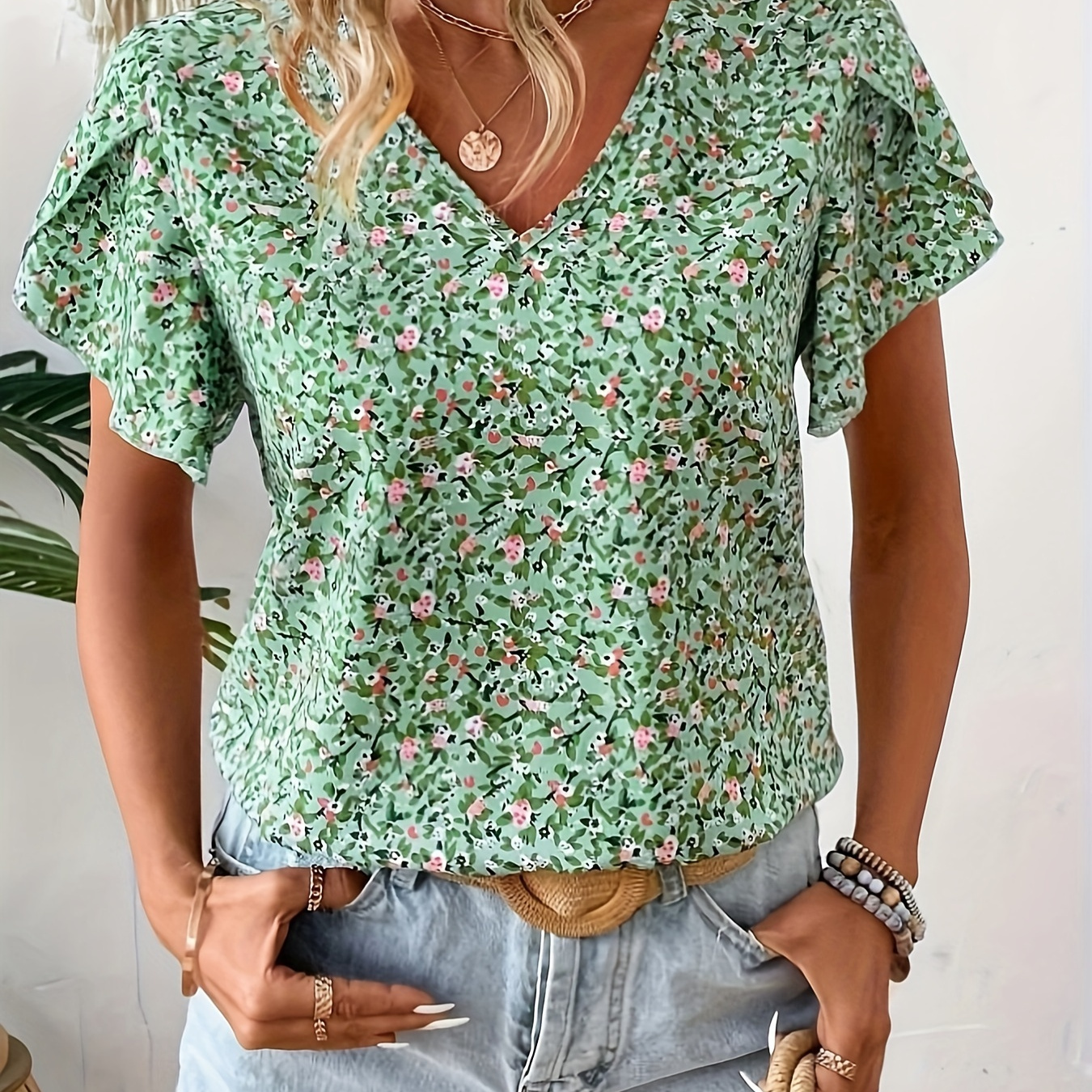 

Blouse à col en V à imprimé floral, élégant chemisier à manches pétales pour le printemps et l'été, vêtements pour femmes