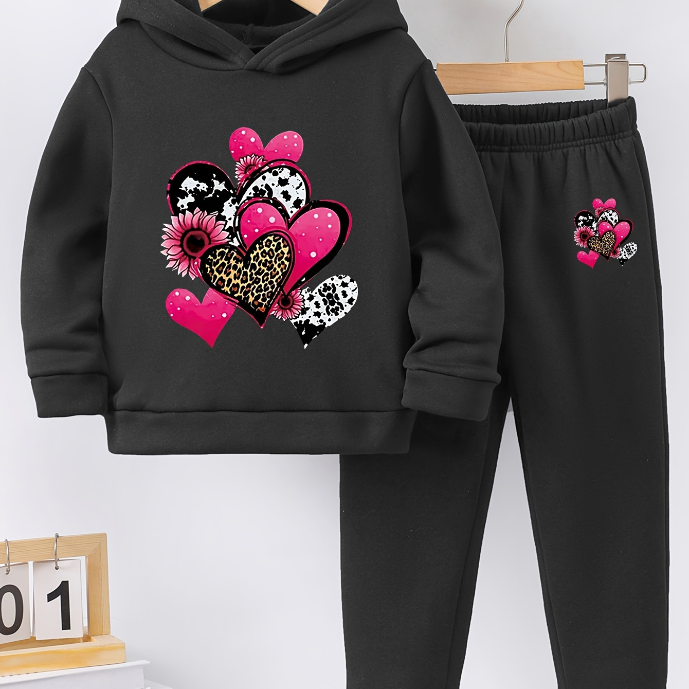 

2pcs Girls' Autumn/winter Colorful Heart Print Warm Fleece Hoodie And Pants Set, Polyester Blend, Soft And Warm
