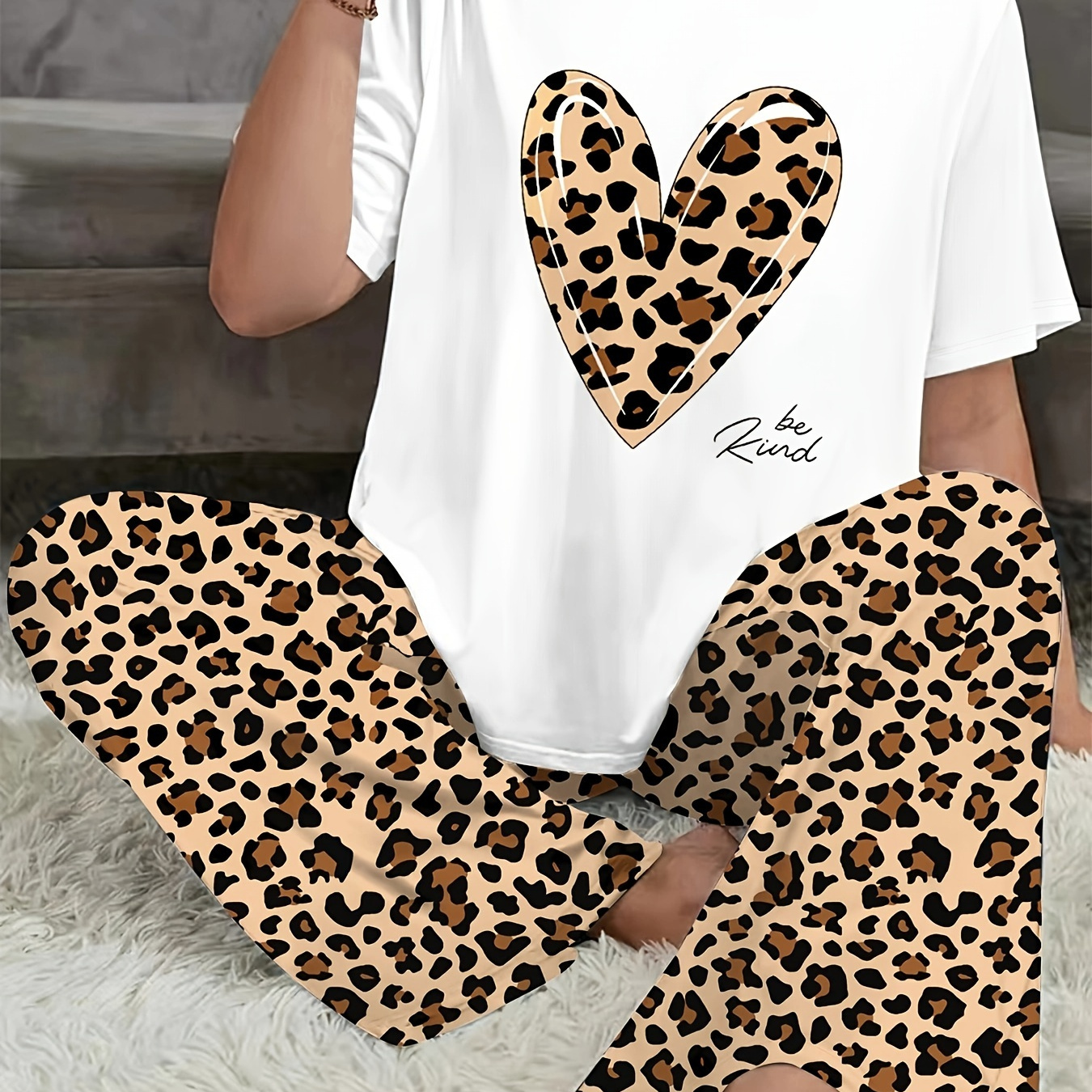 

Valentine's Day Leopard Heart & Slogan Print Pajama Set, Short Sleeve Crew Neck Top & Elastic Pants, Women's Sleepwear & Loungewear