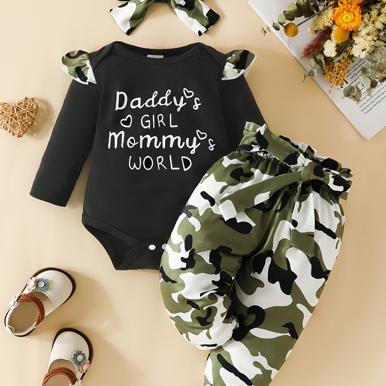 

Baby Girls Letter Print Short Sleeve Romper + Floral Print Trousers With Headscarf Cute Baby Clothing Set 3pcs Daddy's Girl And Mommy's World