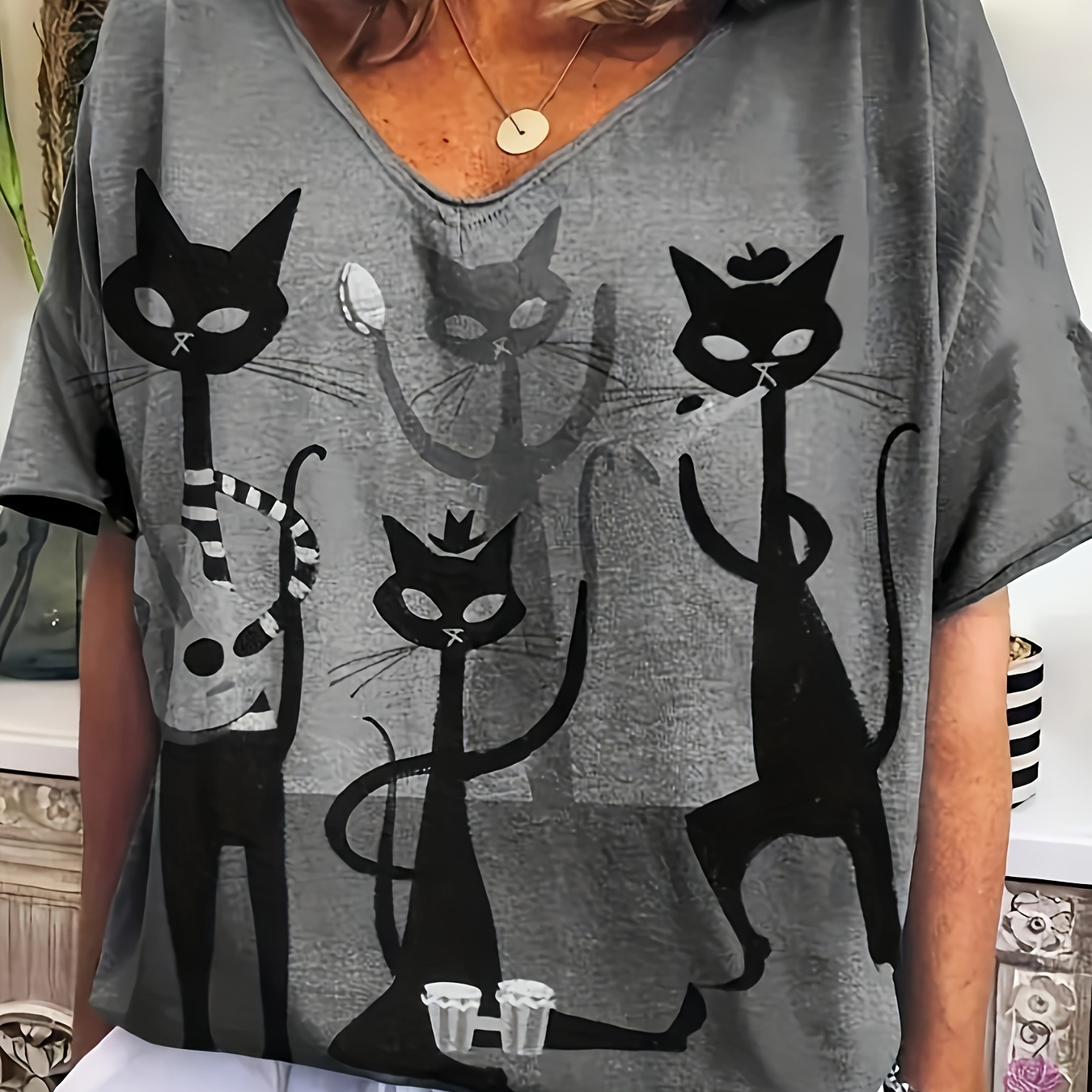 

Cats Print V Neck T-shirt, Casual Short Sleeve T-shirt For Spring & Summer, Women's Clothing