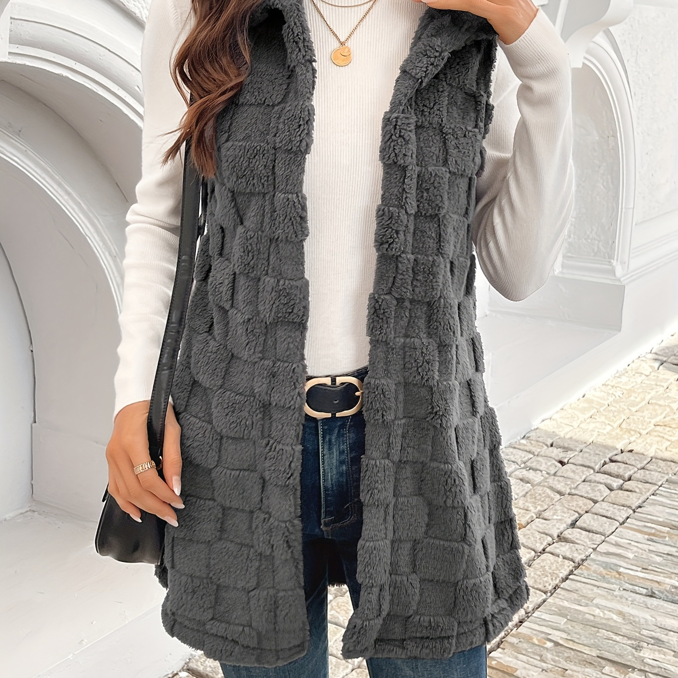 

Elegant Women's Sleeveless Fuzzy Vest - Cozy Polyester, Machine Washable, Solid Color With Lapel Collar For Fall/winter, Casual, Commuter