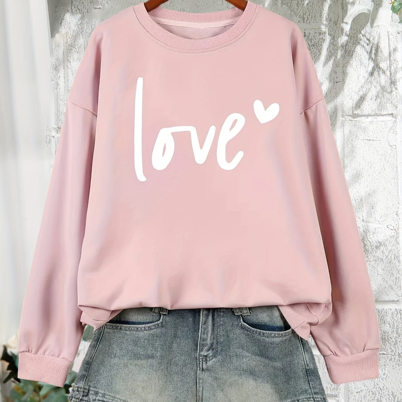 

Plus Size Love Print Sweatshirt, Crew Neck Casual Sweatshirt For Fall & Spring, Women's Plus Size Clothing