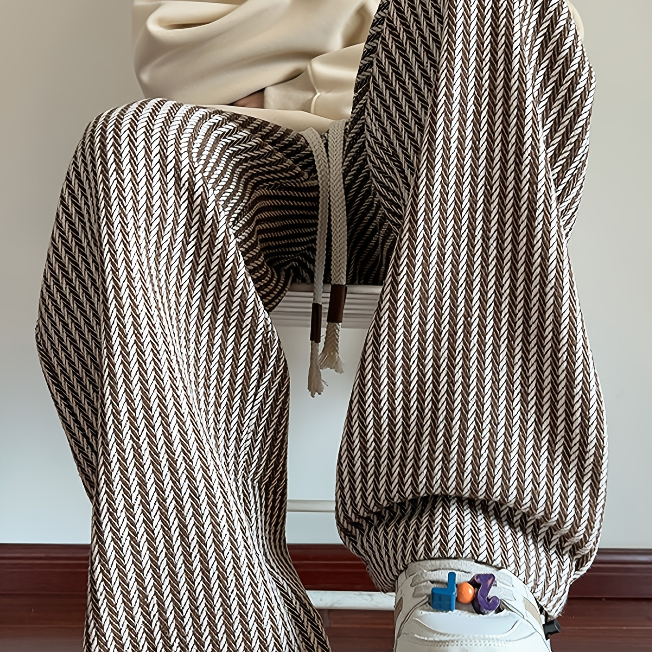 

Gengyuan's Features A Pair Of Men' American Striped Woven Casual Straight-leg Pants For Autumn And Winter.