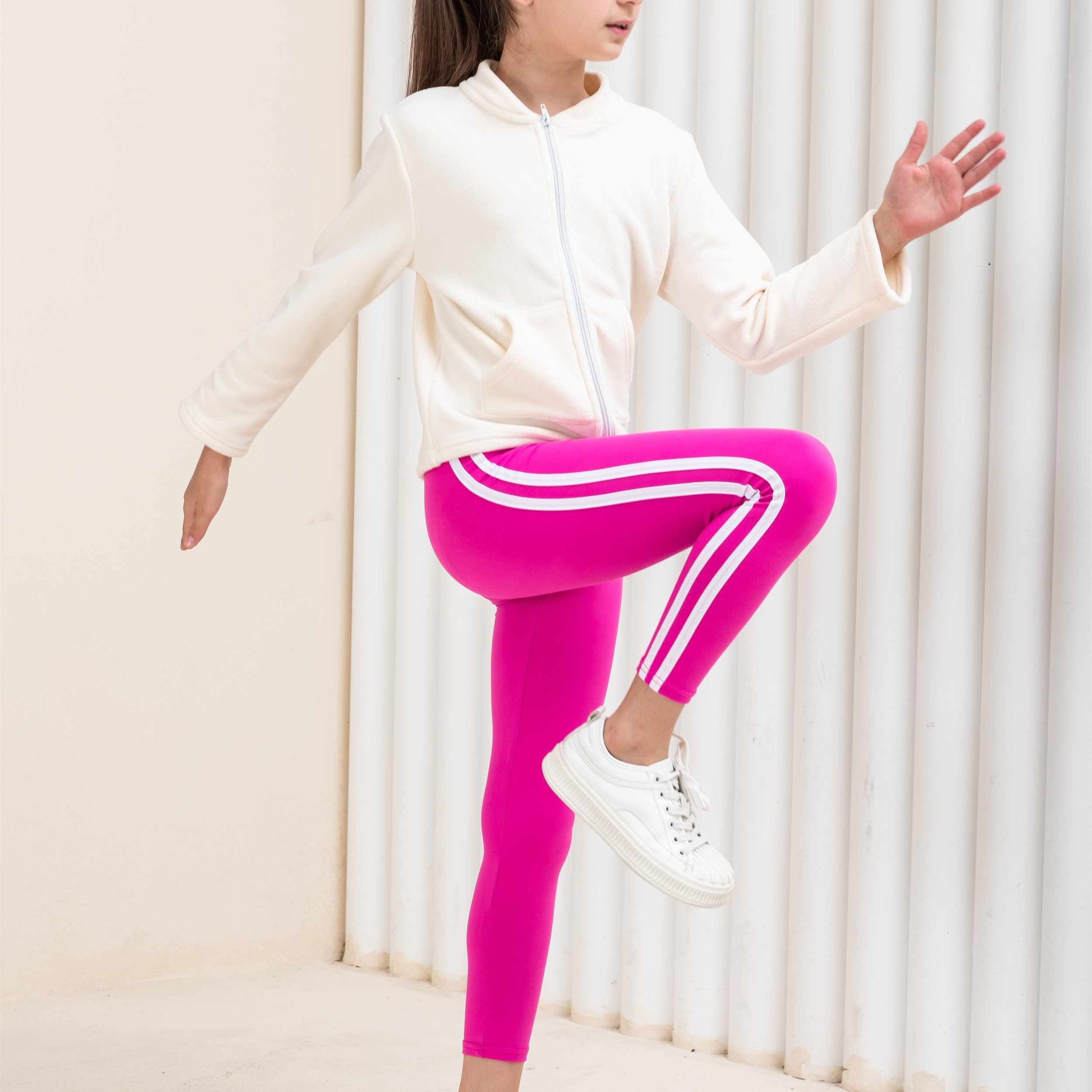 Girls Tight Fit Athletic Legging Pants With Cute Claws Print