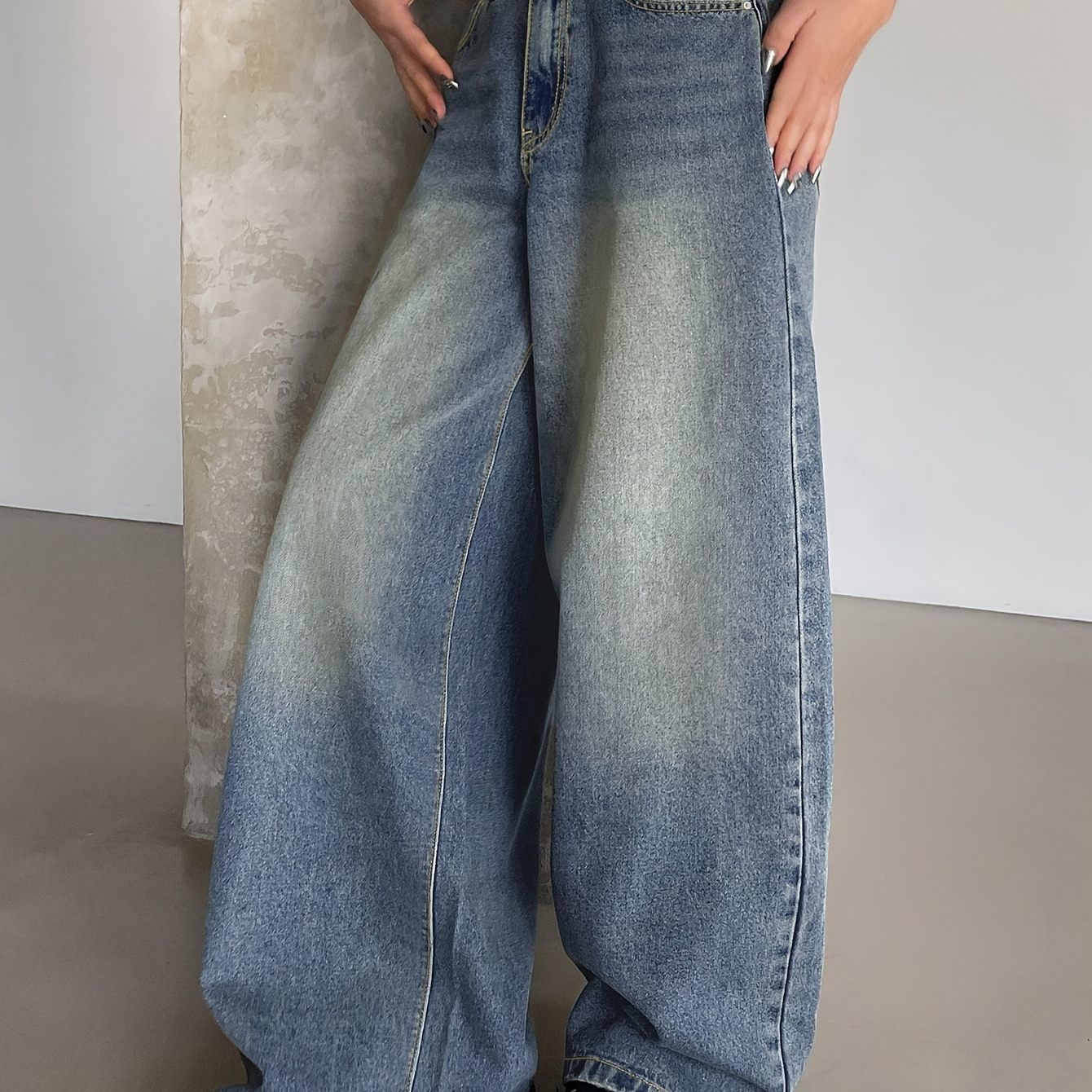 

Women's Vintage Washed Blue Denim Wide Leg Jeans, Oversized Floor-length Casual Pants With Distressed Detail, Loose Fit Fashionable Streetwear