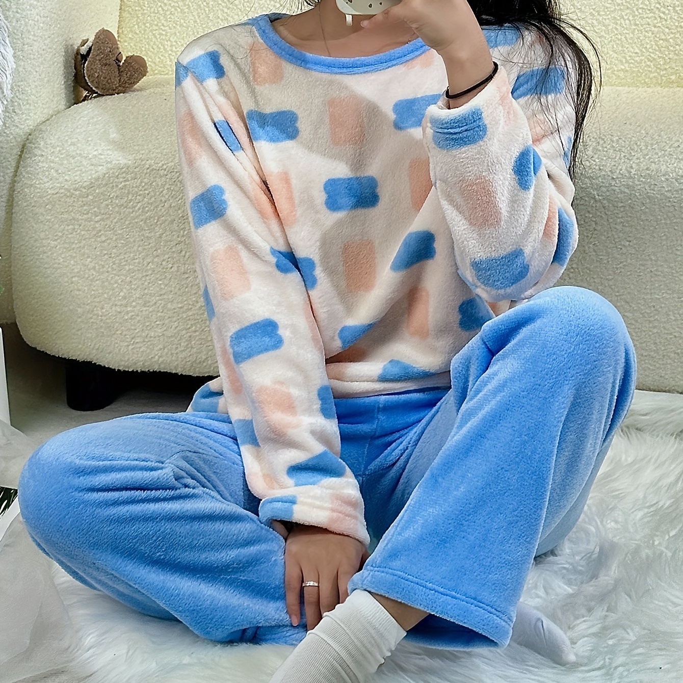 

Women's Geometric Print Casual Fleece Thick Pajama Set, Long Sleeve Round Neck Top & Pants, Comfortable Relaxed Fit For Fall & Winter