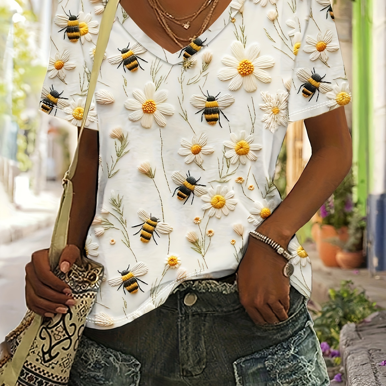 

Bee & Floral Print V-neck T-shirt, Casual Short Sleeve Top For Spring & Summer, Women's Clothing