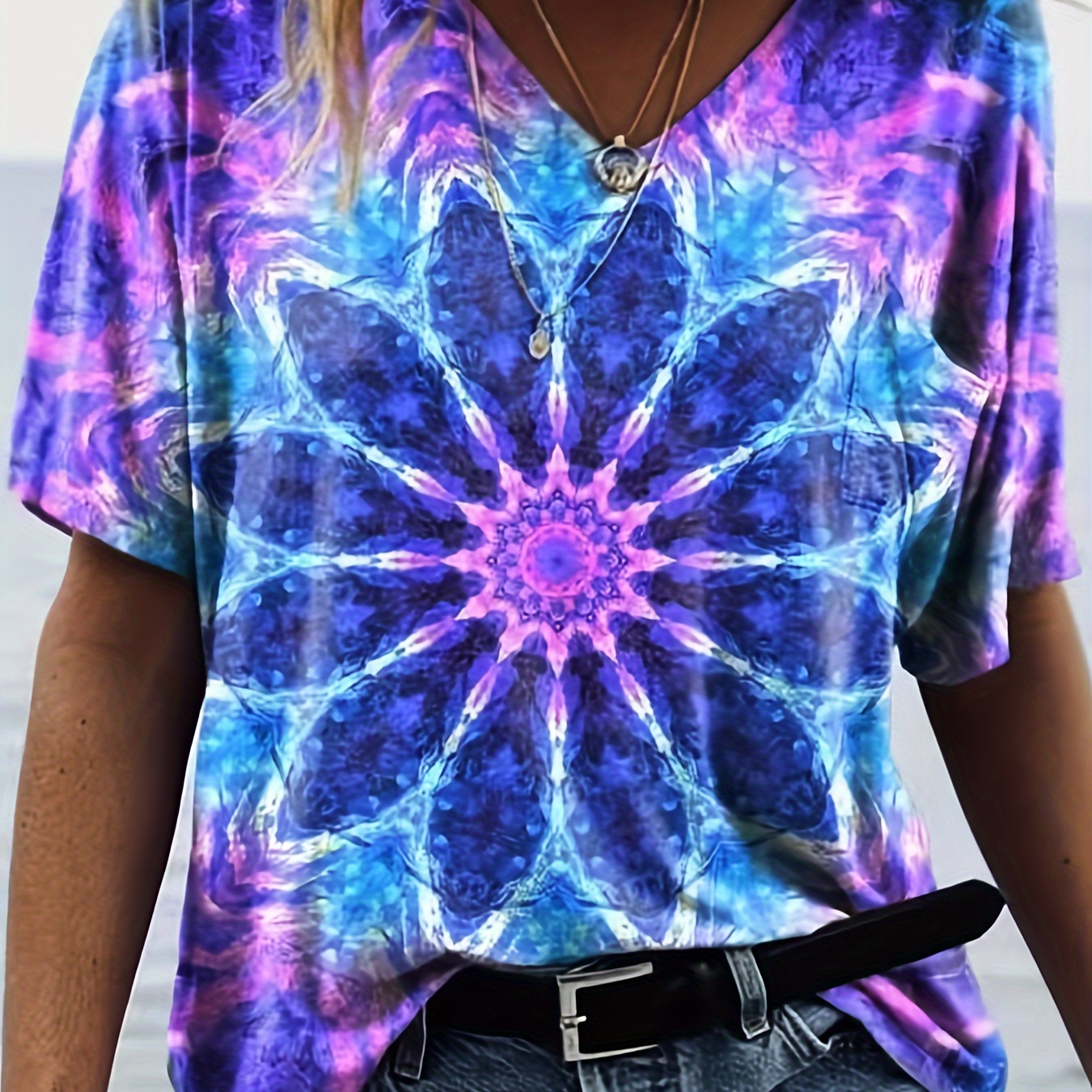

Plus Size Tie Dye Flower Print T-shirt, Casual Short Sleeve V Neck Top For Spring & Summer, Women's Plus Size Clothing