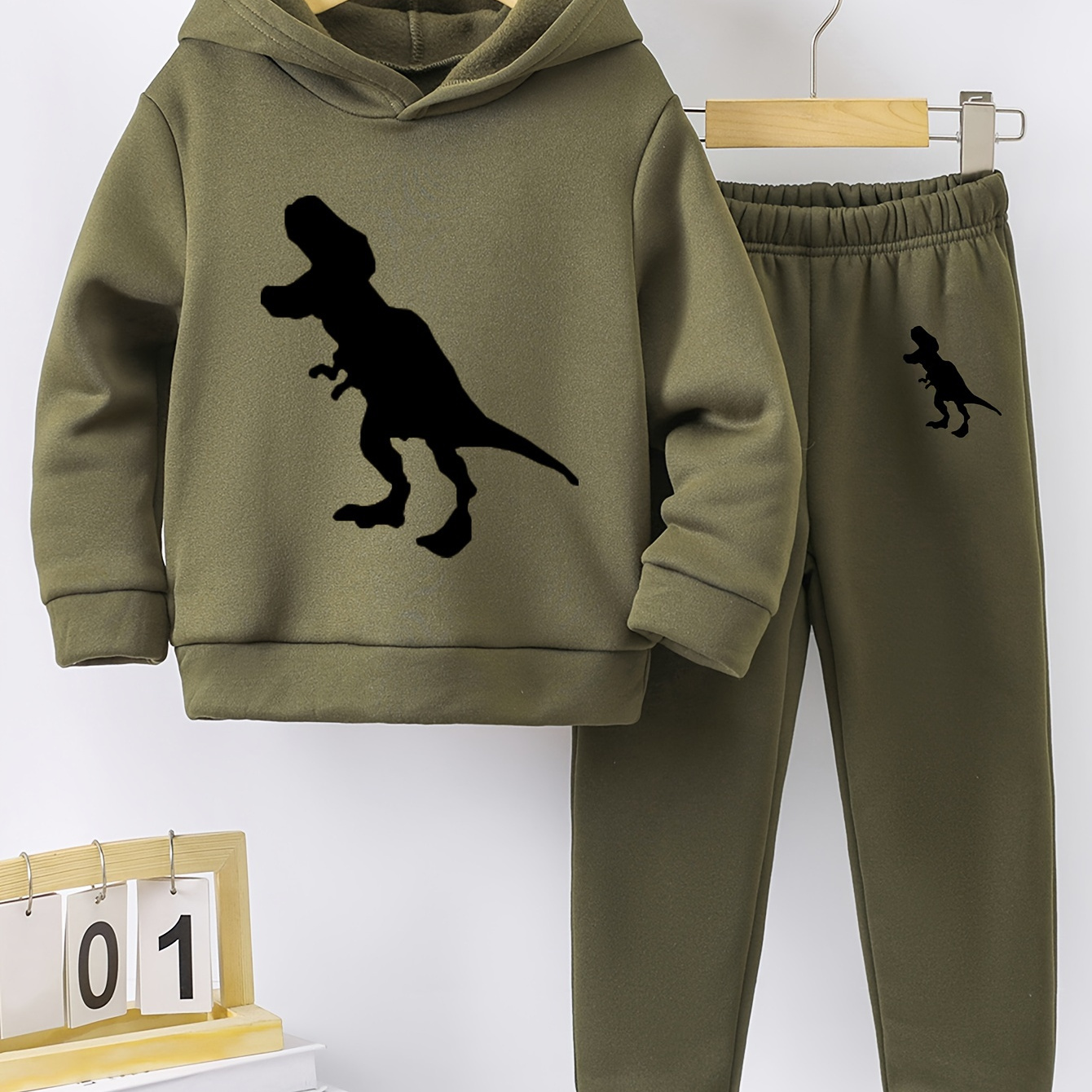 

2pcs Boy's Casual Autumn Hoodie Co-ord Set - Dinosaur Pattern Long Sleeve Hooded Sweatshirt + Jogger Pants Sporty Set Gift