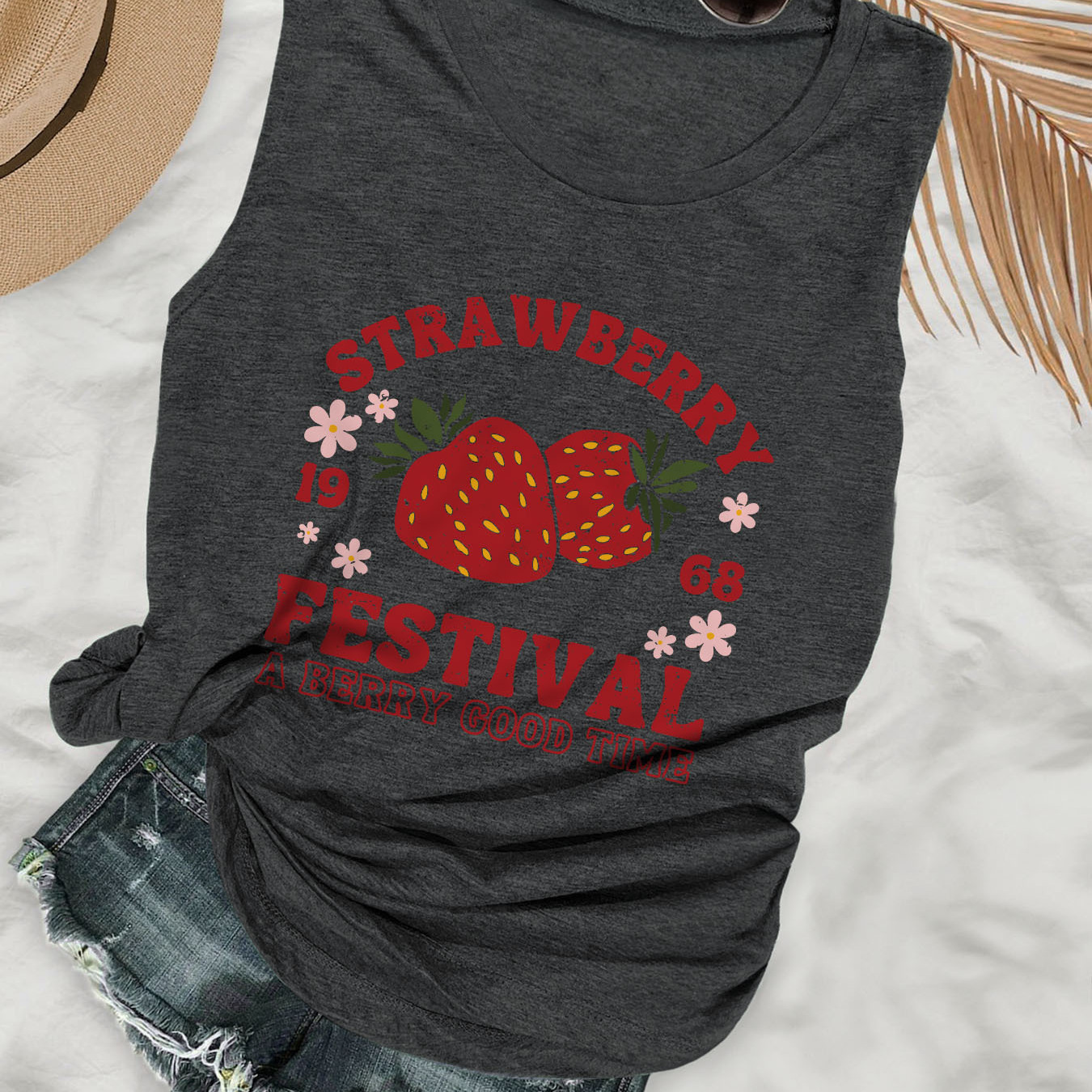 

Strawberry Print Tank Top, Casual Crew Neck Tank Top For Summer, Women's Clothing