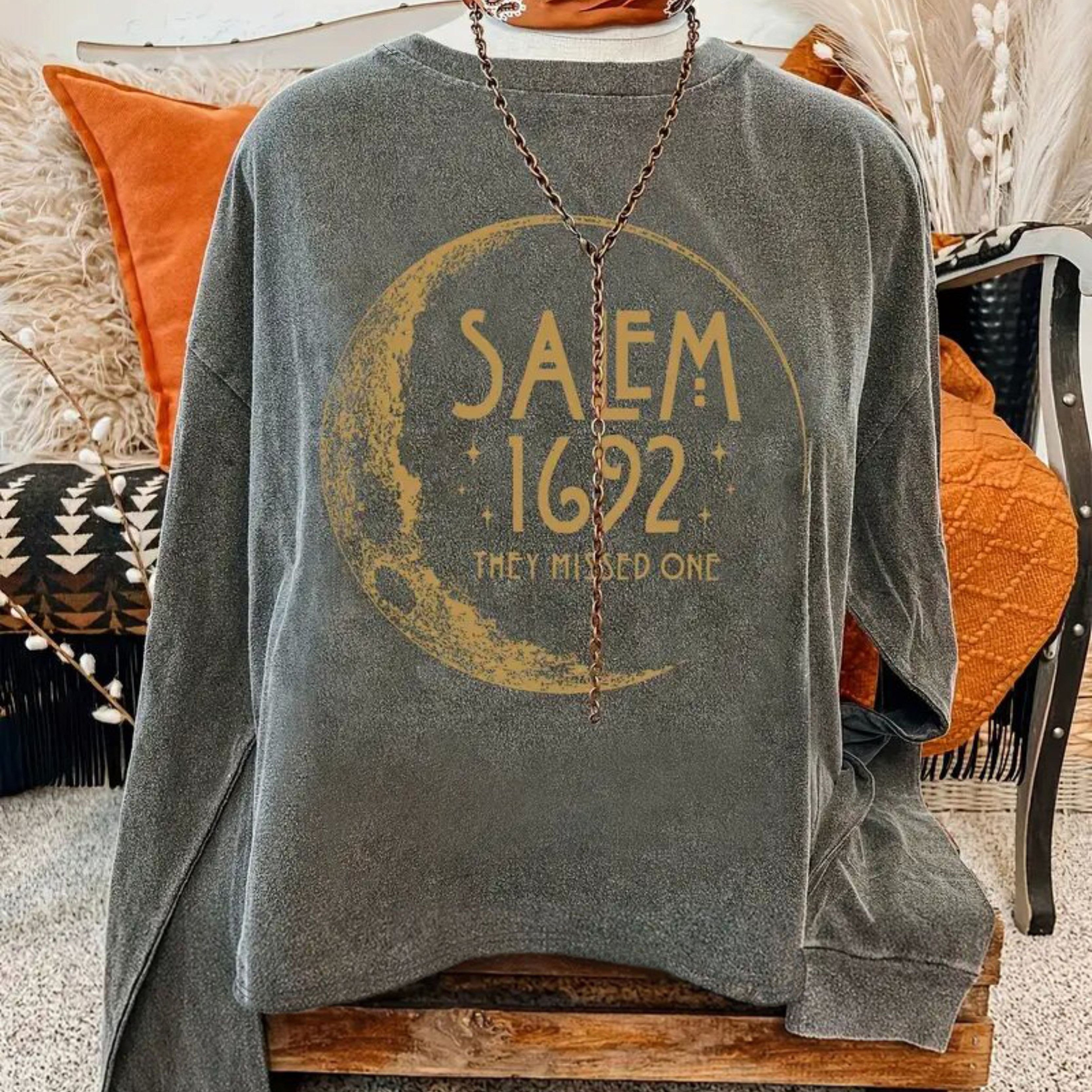 

Salem 1692 Graphic Crew Neck Sweatshirt - 100% Polyester Casual Knit Fabric Long Sleeve Pullover With Alphabet Seasons