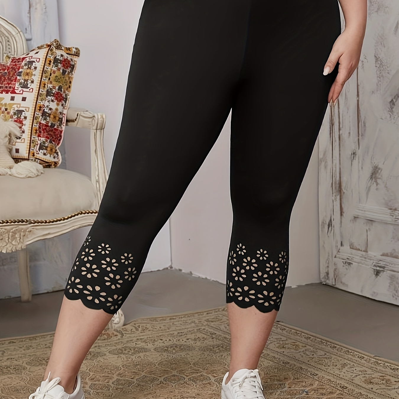 

Plus Size Floral Pattern Cutout Capri Leggings, Casual High Waist Stretchy Leggings For Spring & Summer, Women's Plus Size Clothing